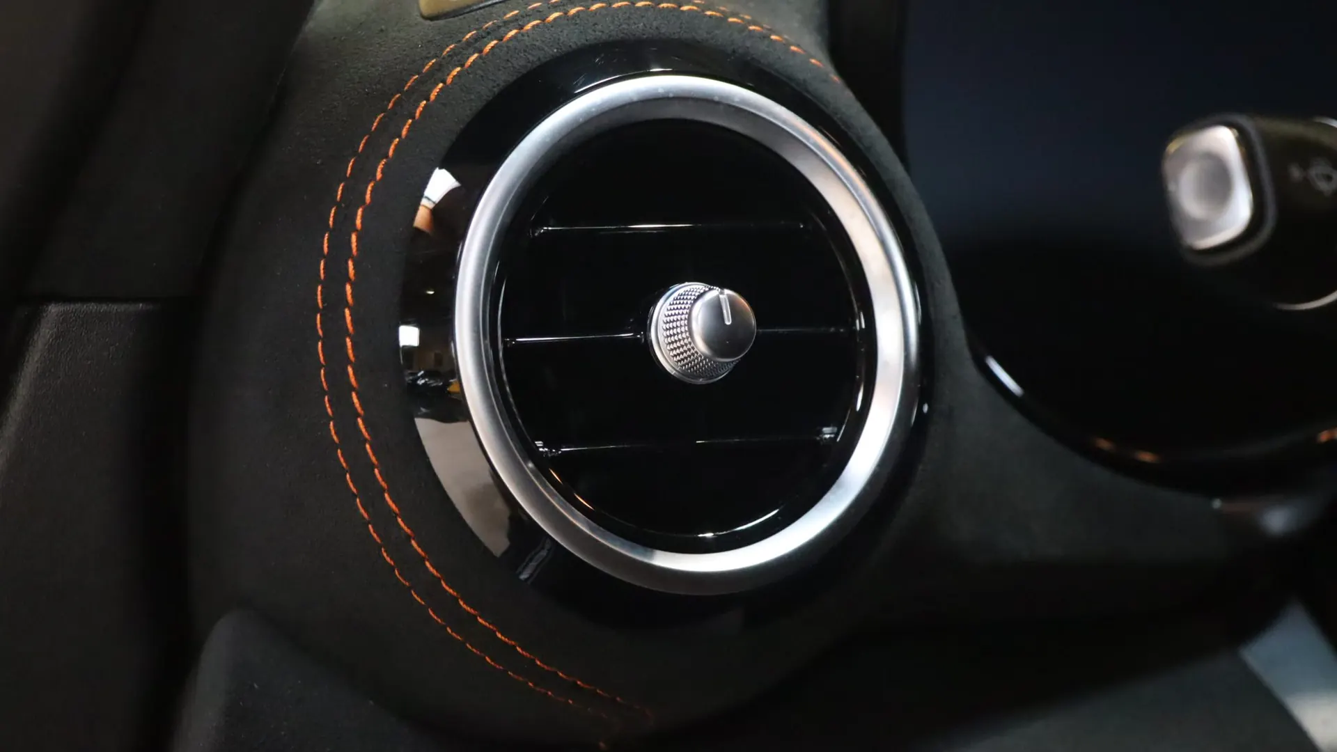 Mercedes-Benz AMG GT — photo 17