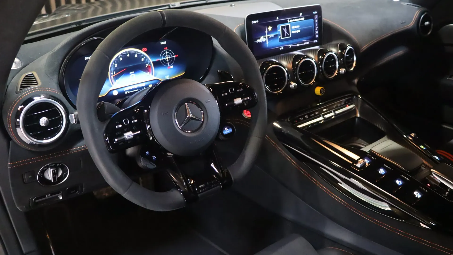 Mercedes-Benz AMG GT — photo 15