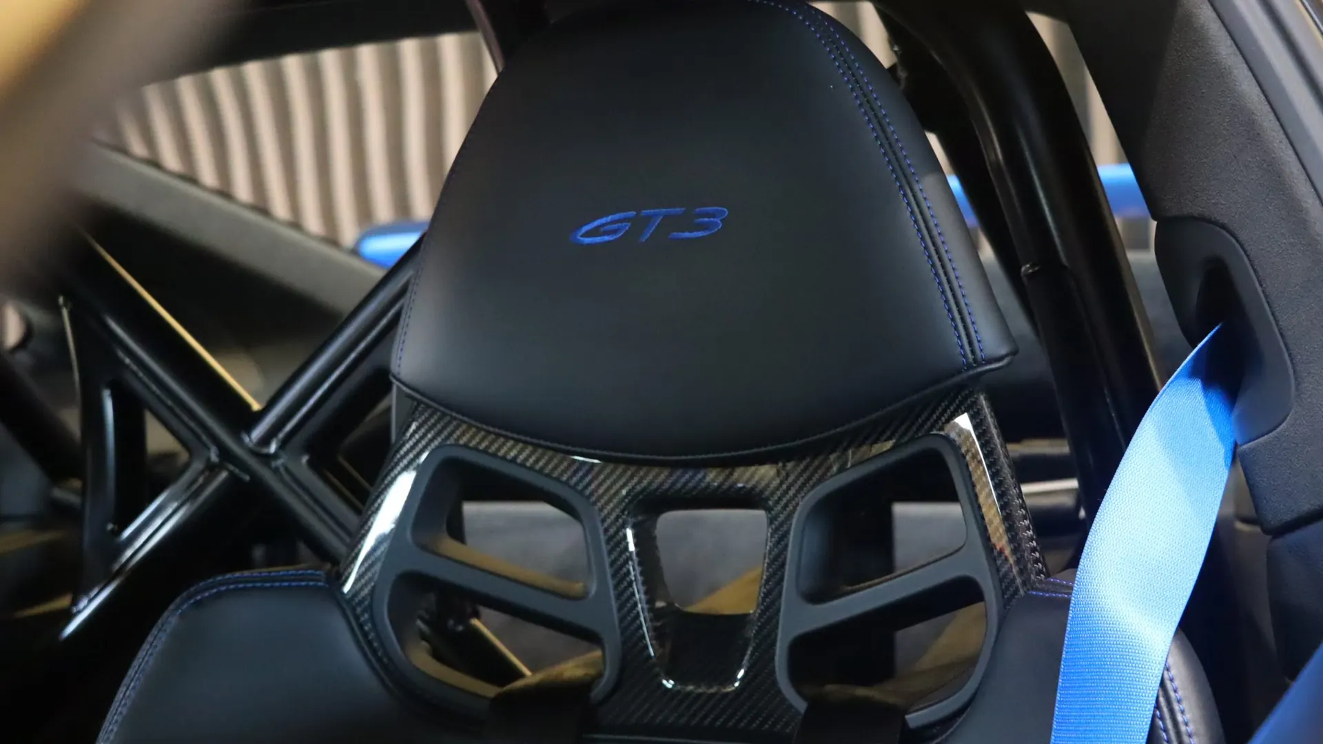 Porsche 911 — photo 36
