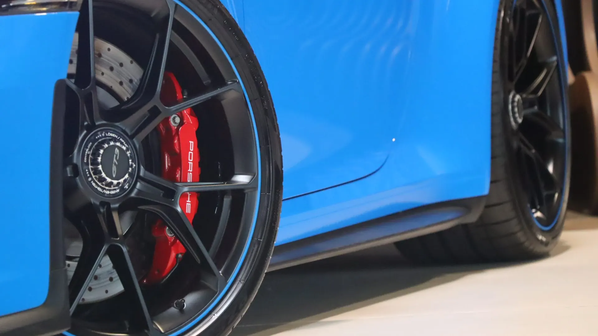 Porsche 911 — photo 46