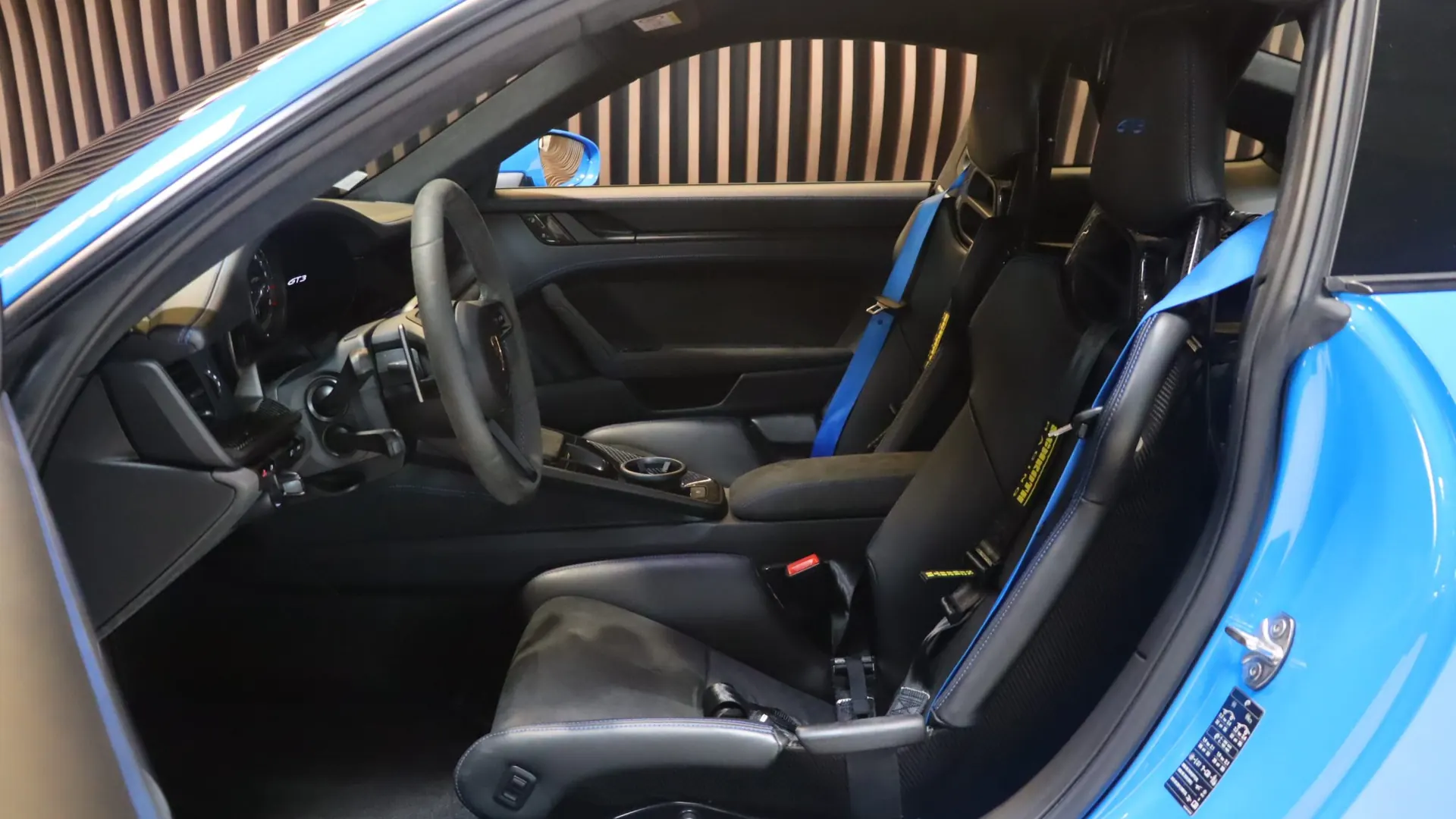 Porsche 911 — photo 7