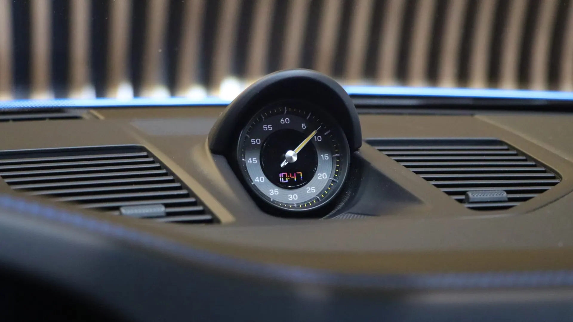 Porsche 911 — photo 27