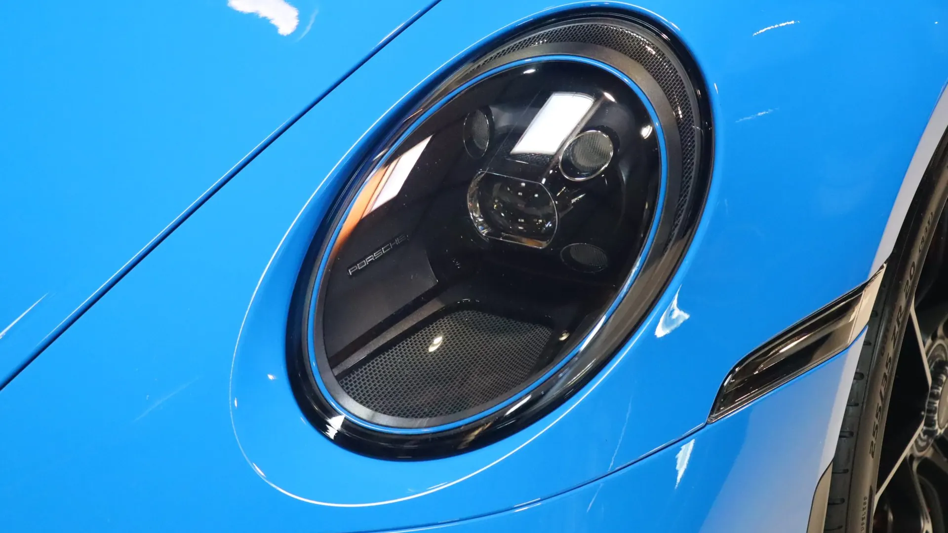 Porsche 911 — photo 42