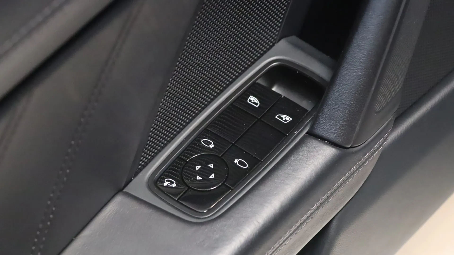 Porsche 911 — photo 12