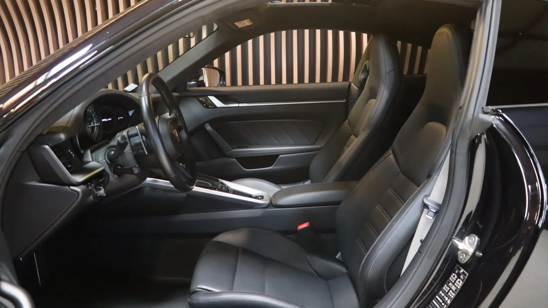 Porsche 911 — photo 7