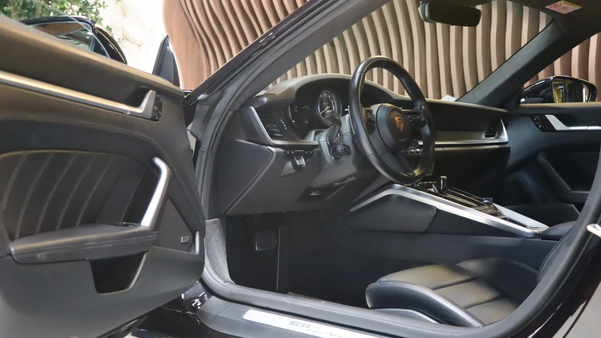 Porsche 911 — photo 8
