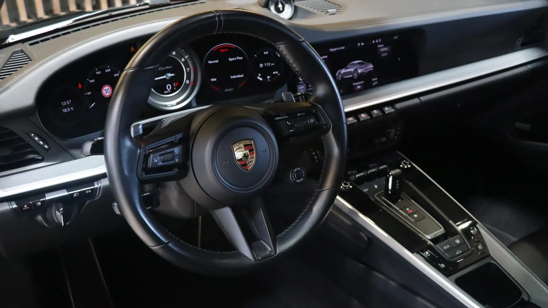 Porsche 911 — photo 17