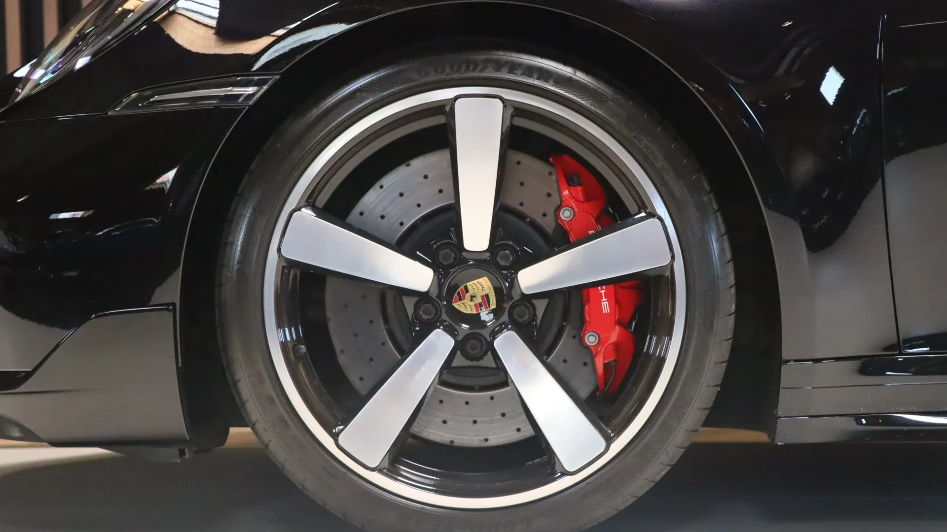 Porsche 911 — photo 50