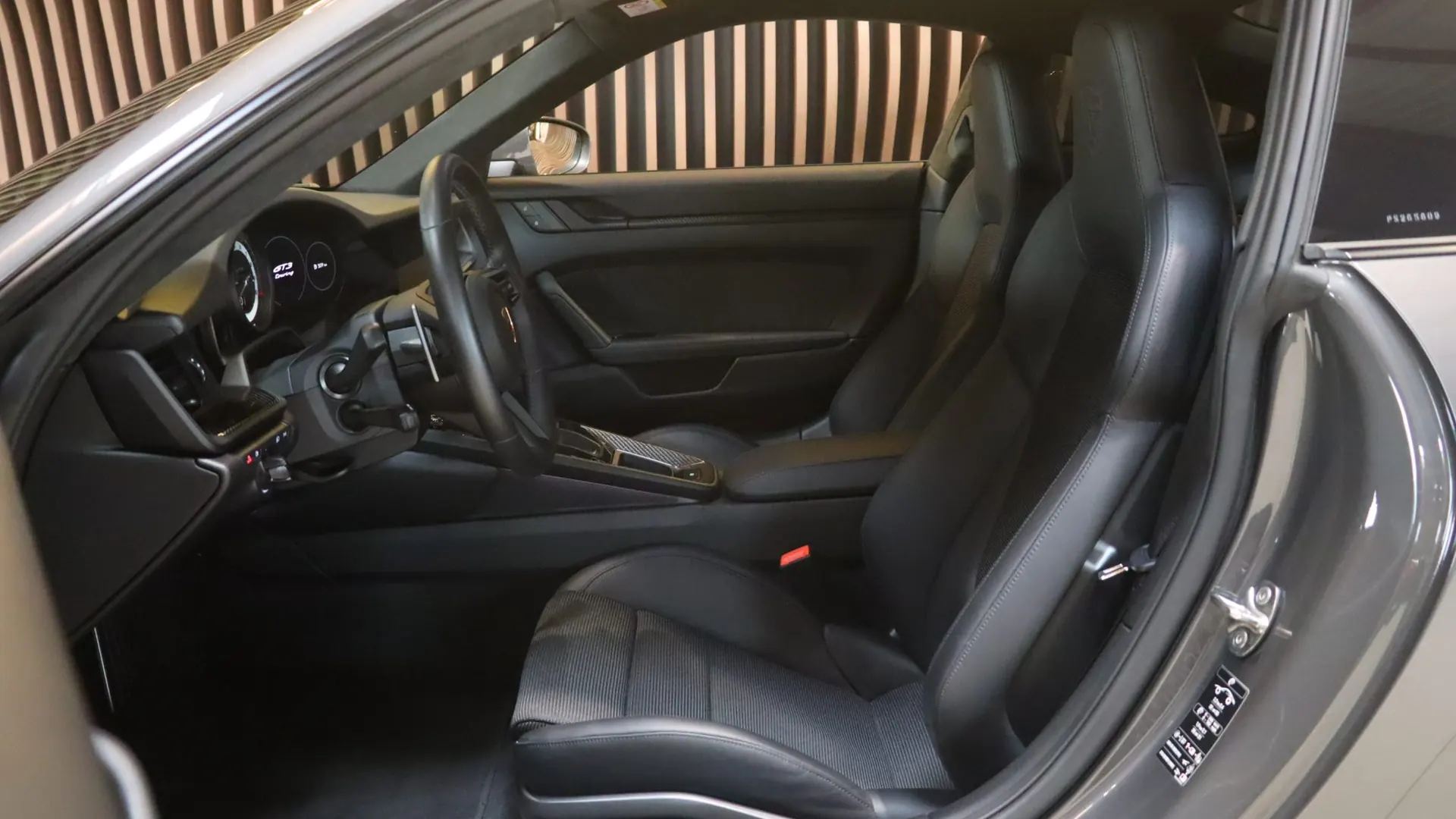 Porsche 911 — photo 7