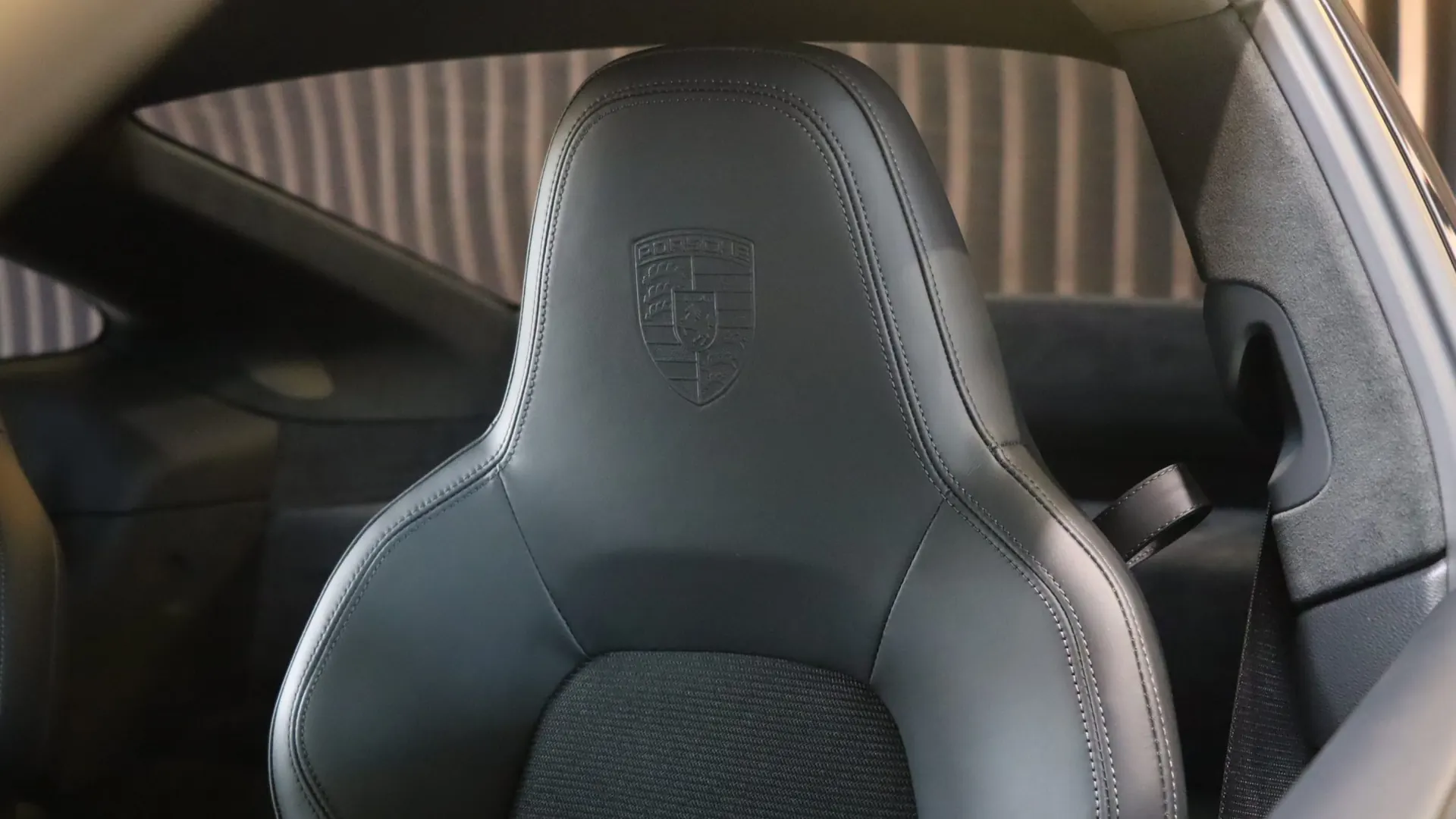 Porsche 911 — photo 39