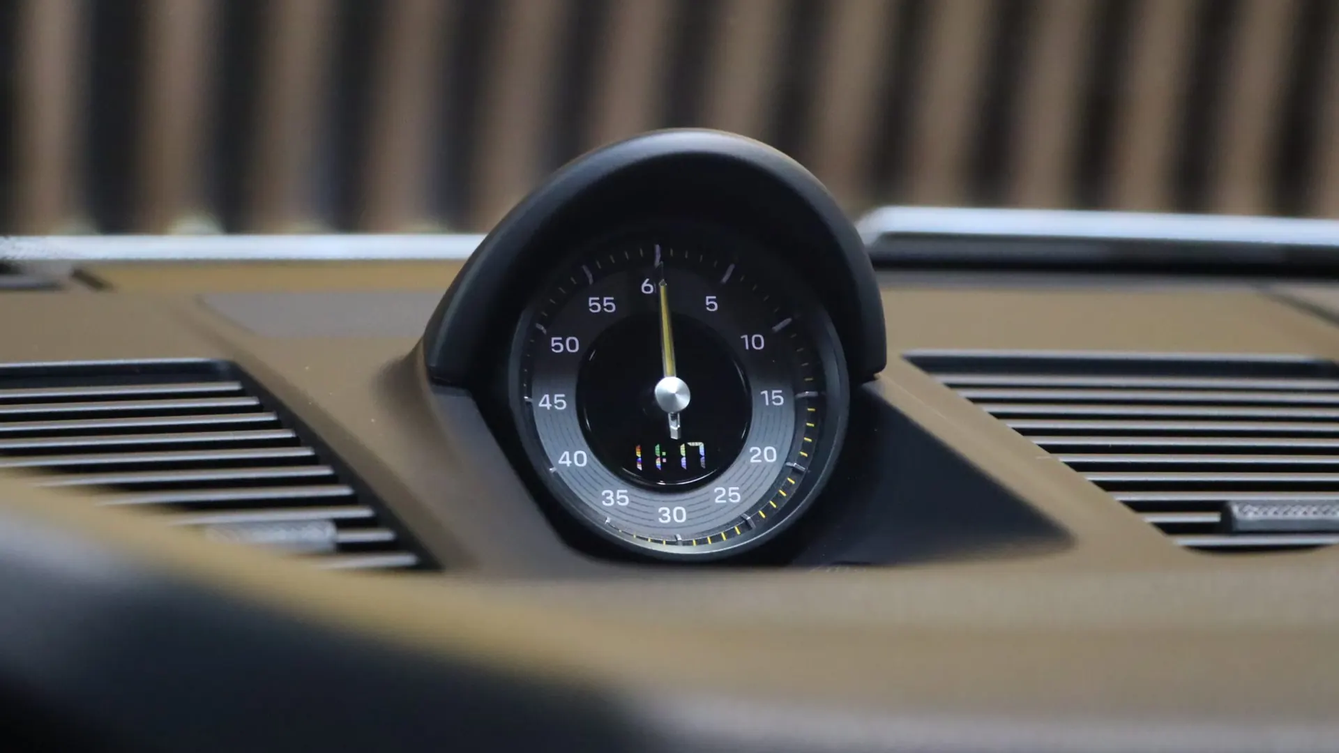 Porsche 911 — photo 28