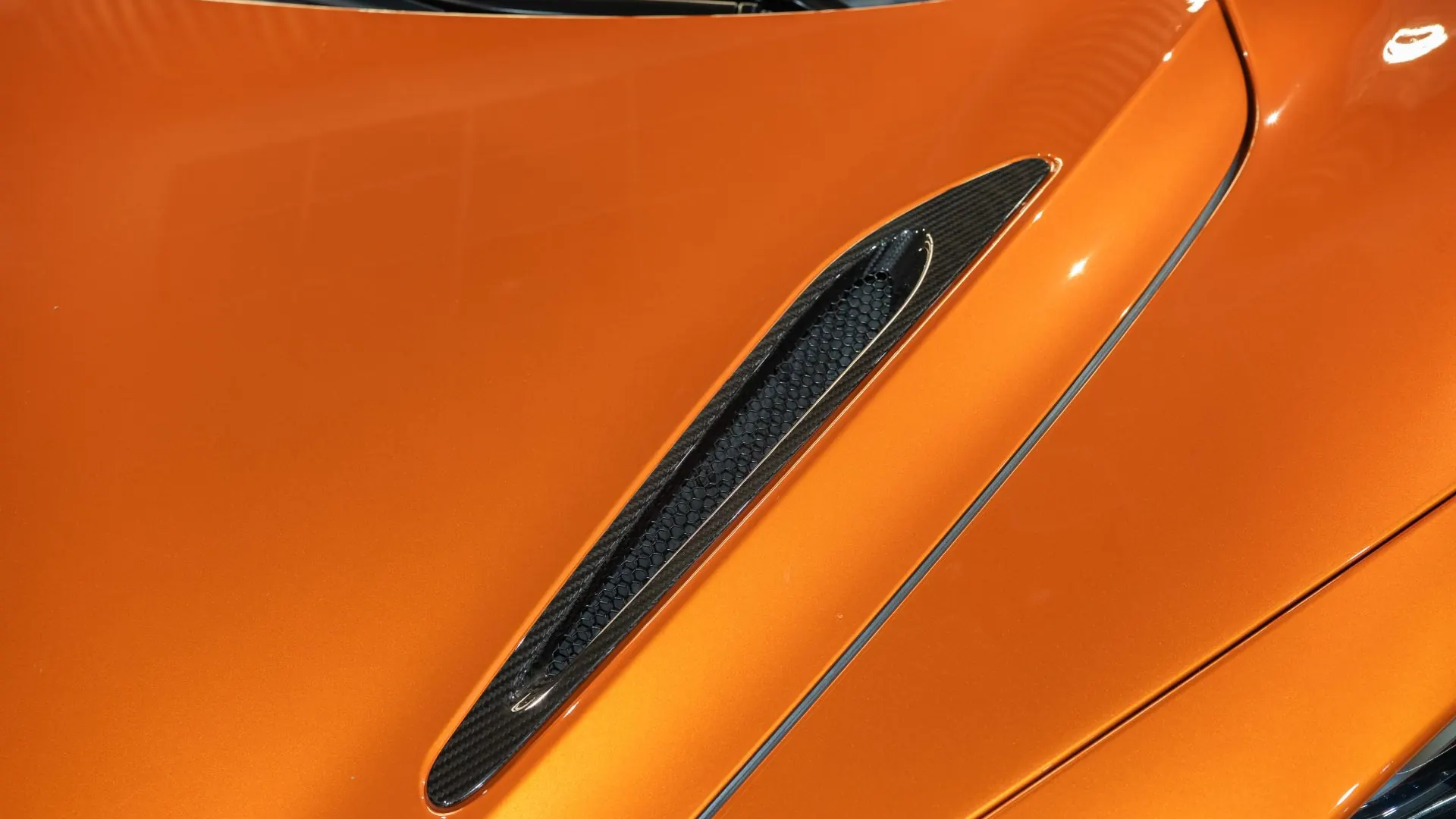 McLaren 720S — photo 36