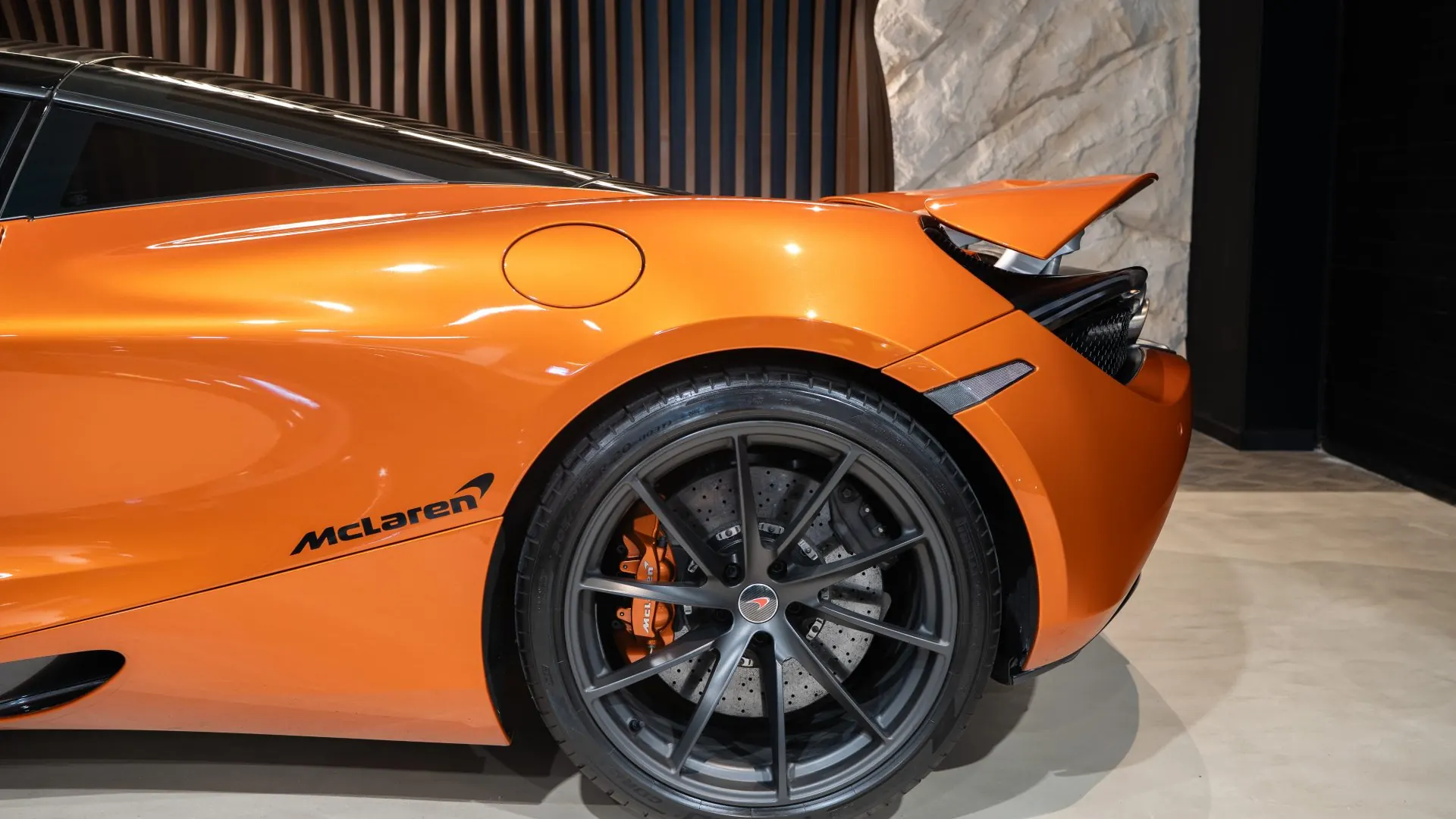McLaren 720S — photo 27