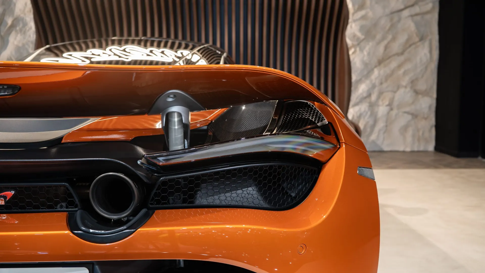 McLaren 720S — photo 40