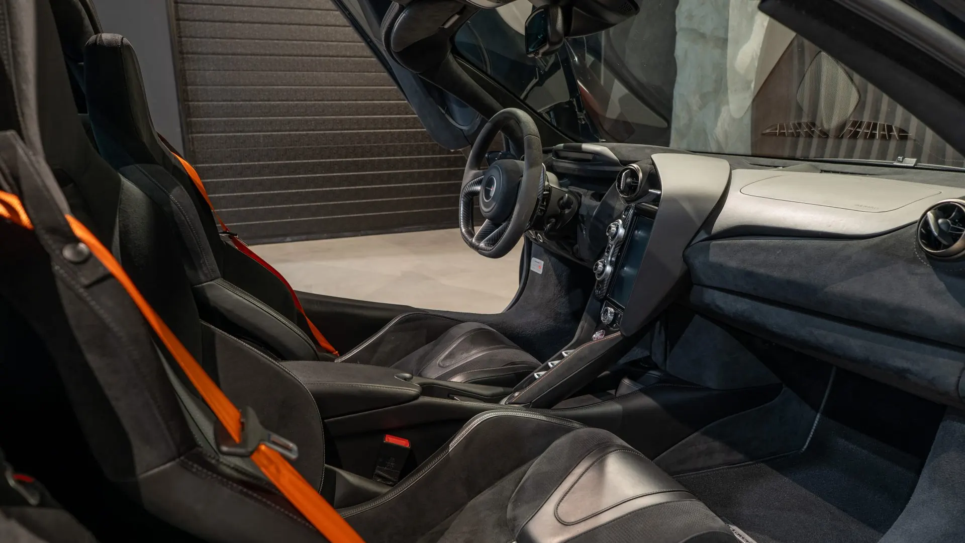 McLaren 720S — photo 11
