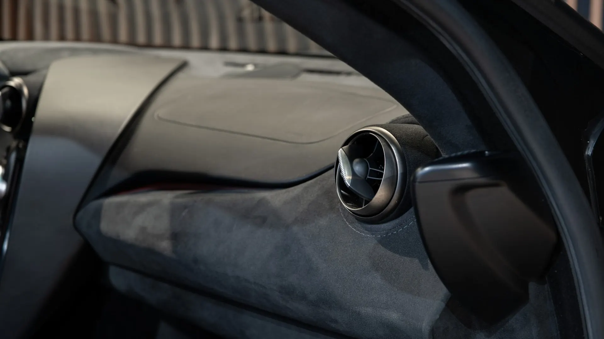 McLaren 720S — photo 25
