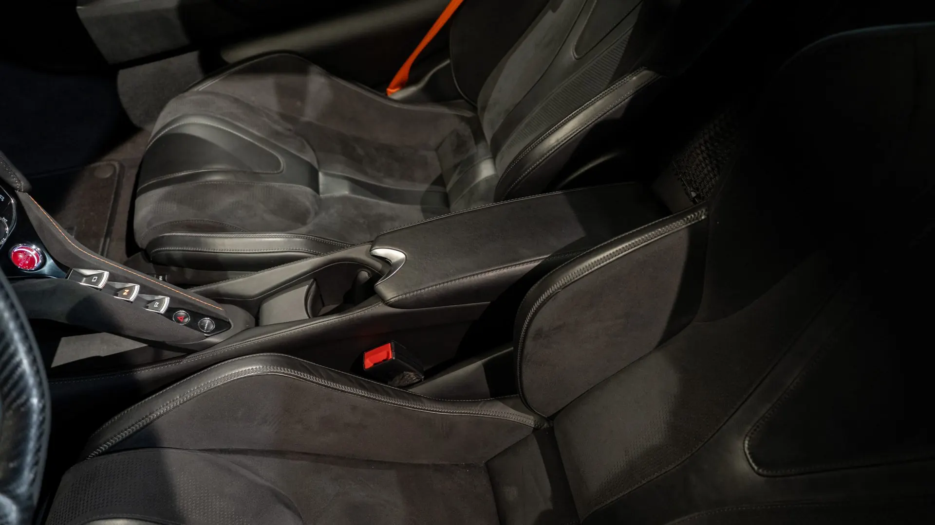 McLaren 720S — photo 24
