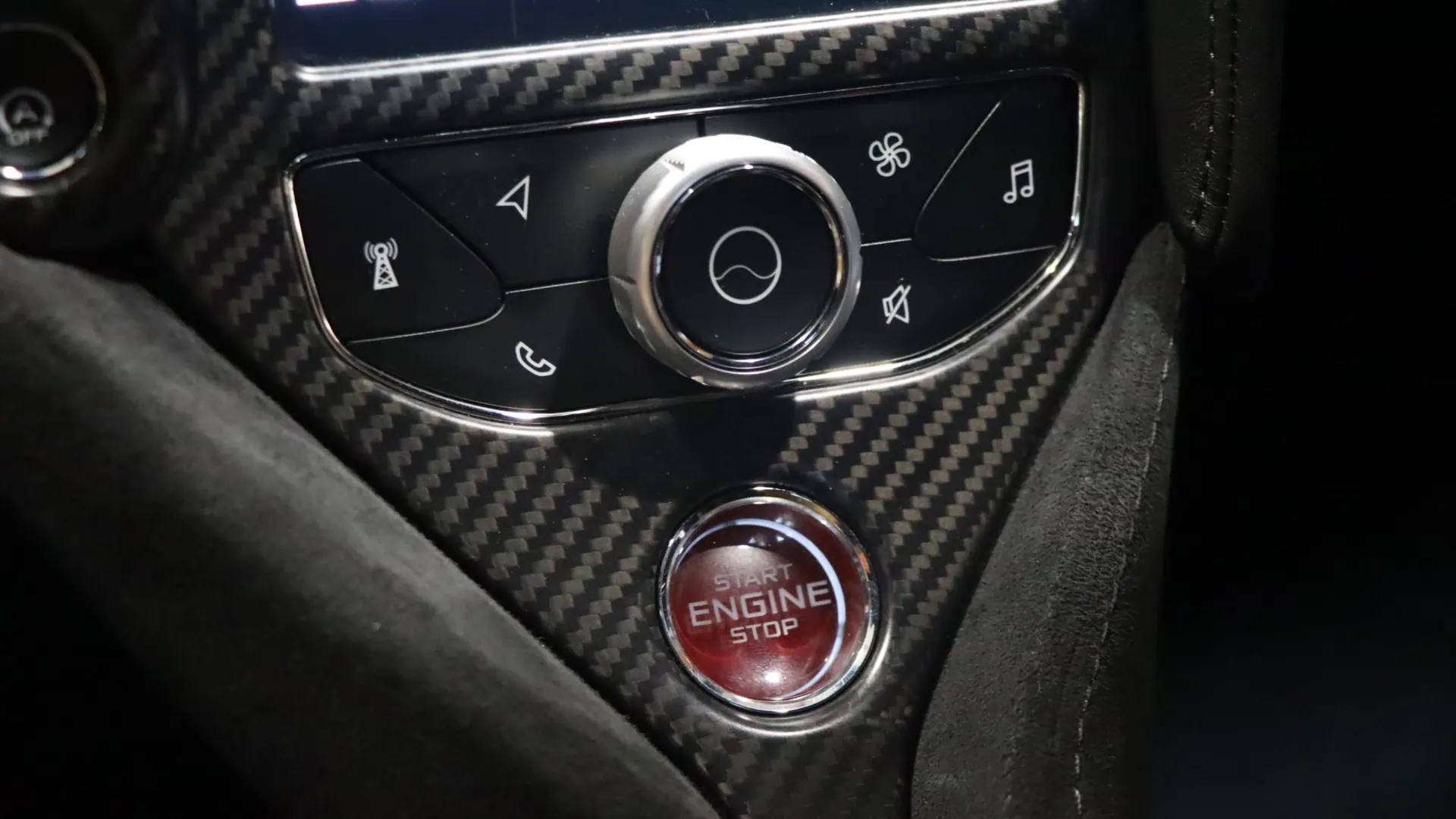 McLaren 720S — photo 28