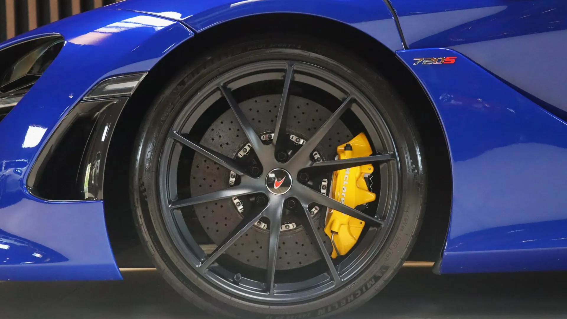 McLaren 720S — photo 42