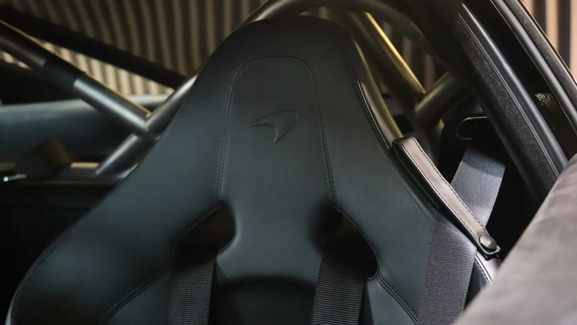 McLaren 720S — photo 32