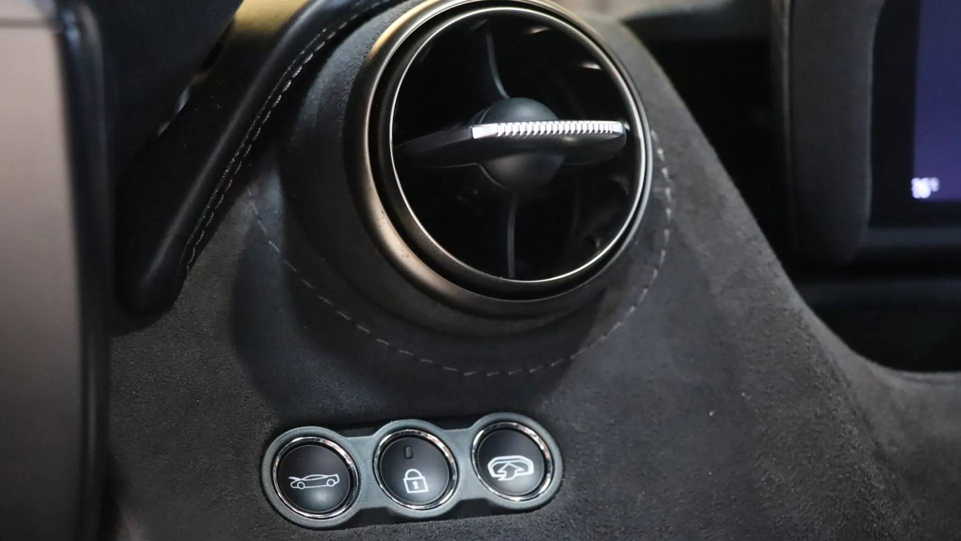 McLaren 720S — photo 16