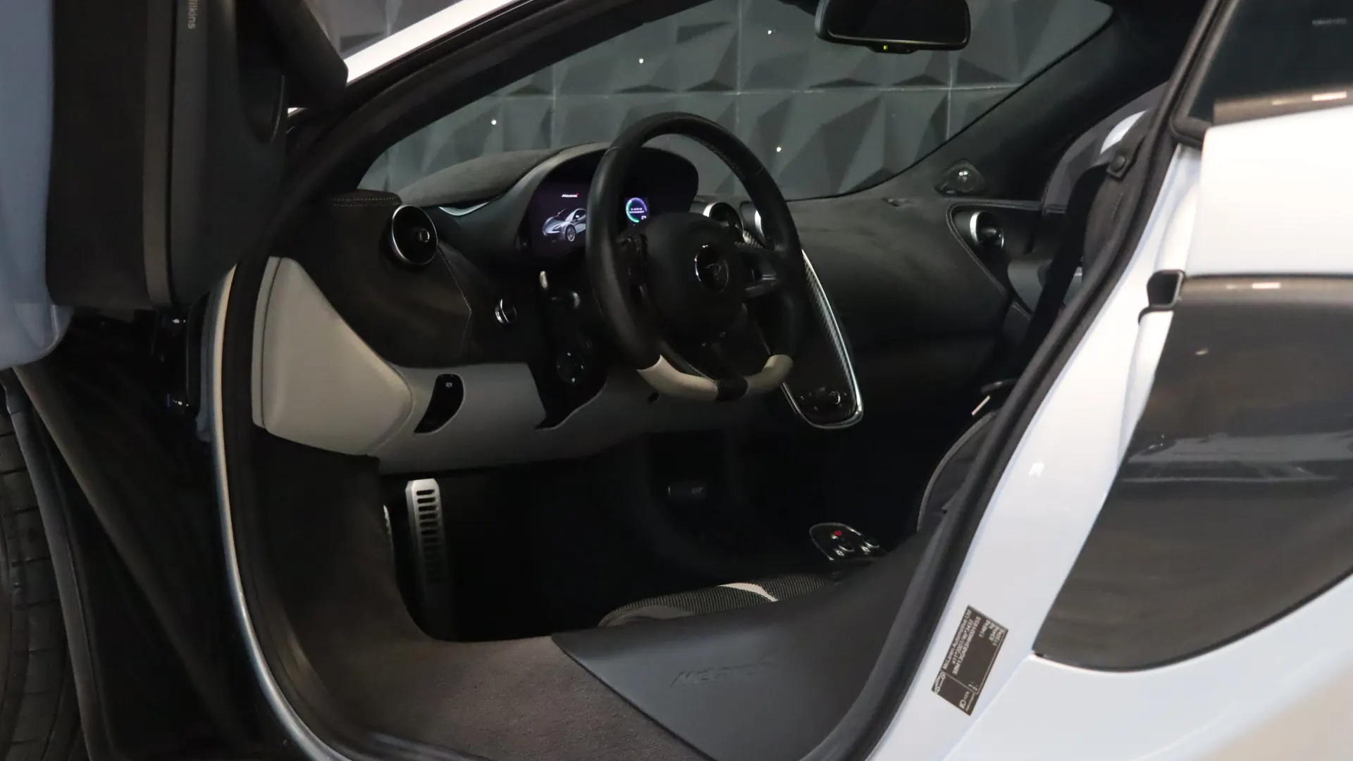 McLaren 570GT — photo 8