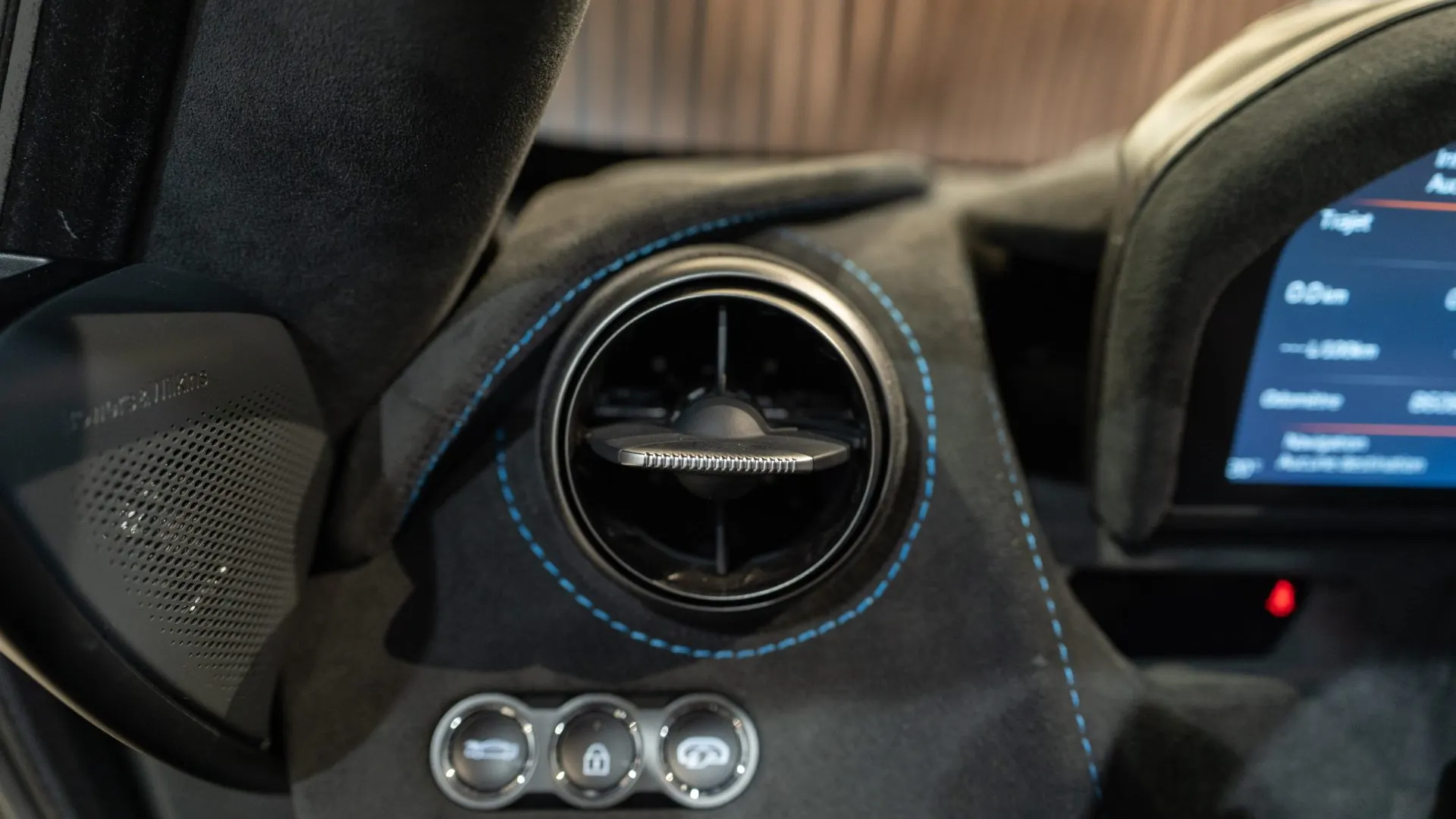 McLaren 765LT — photo 11
