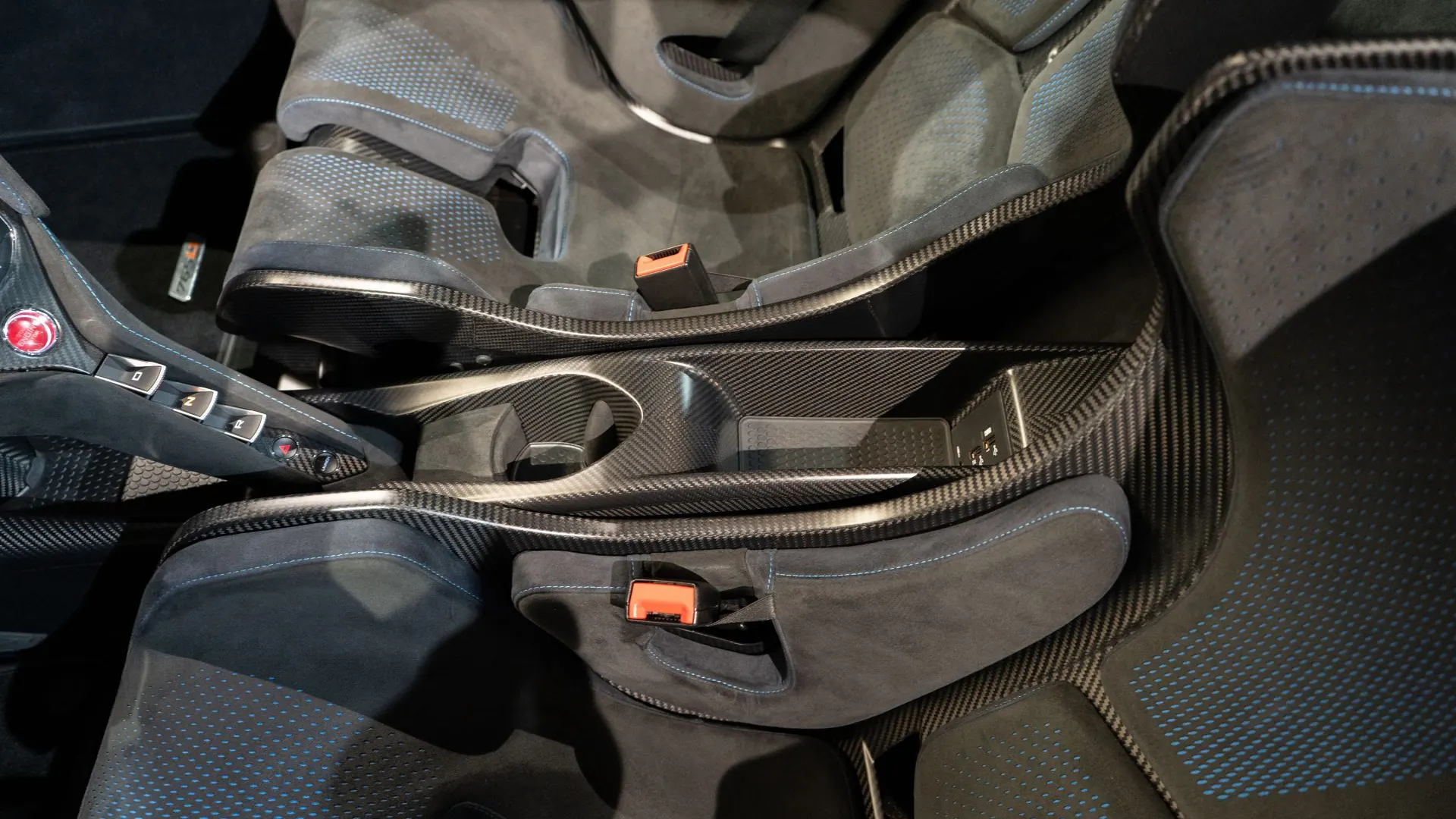 McLaren 765LT — photo 32