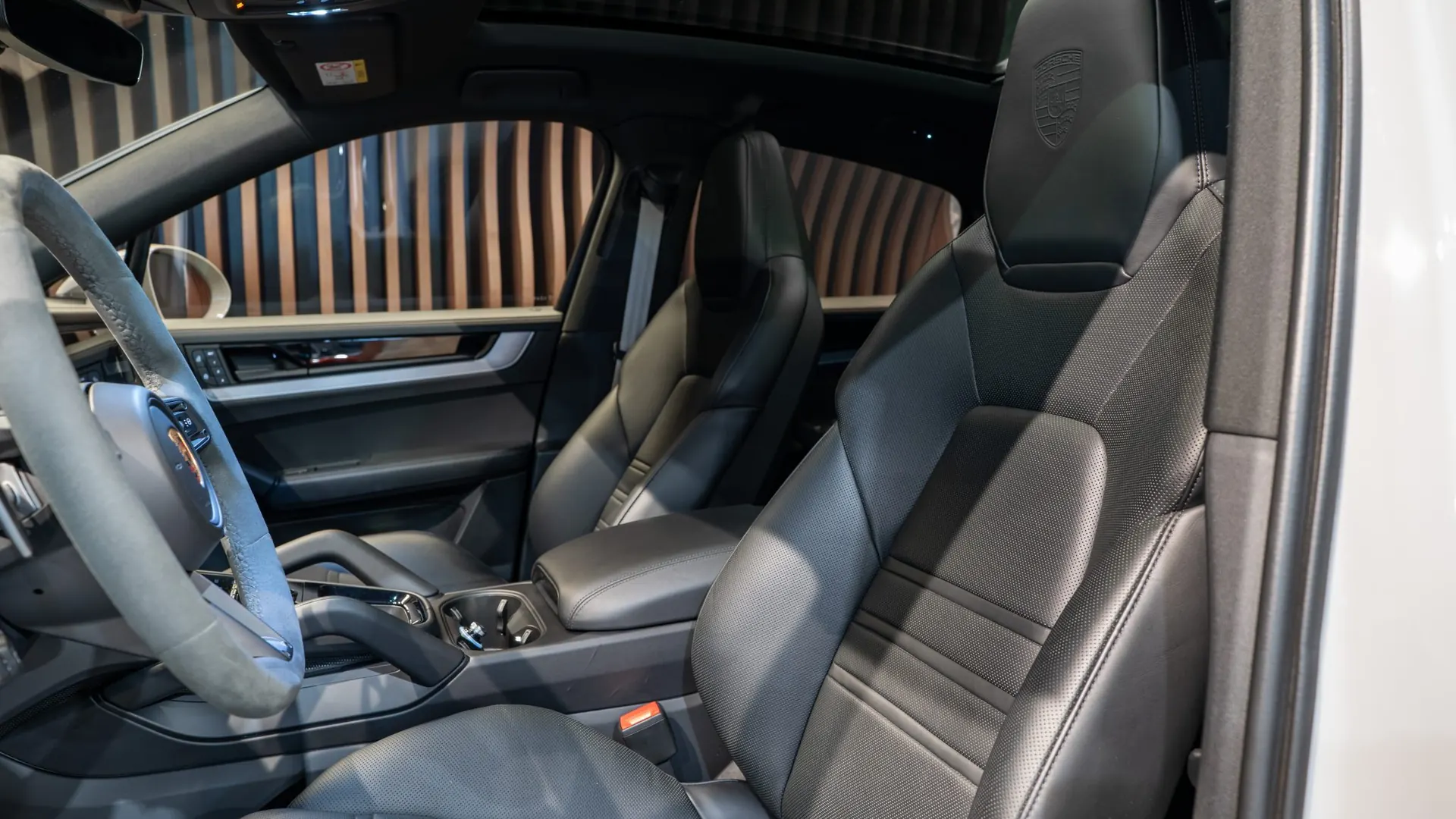 Porsche Cayenne — photo 6