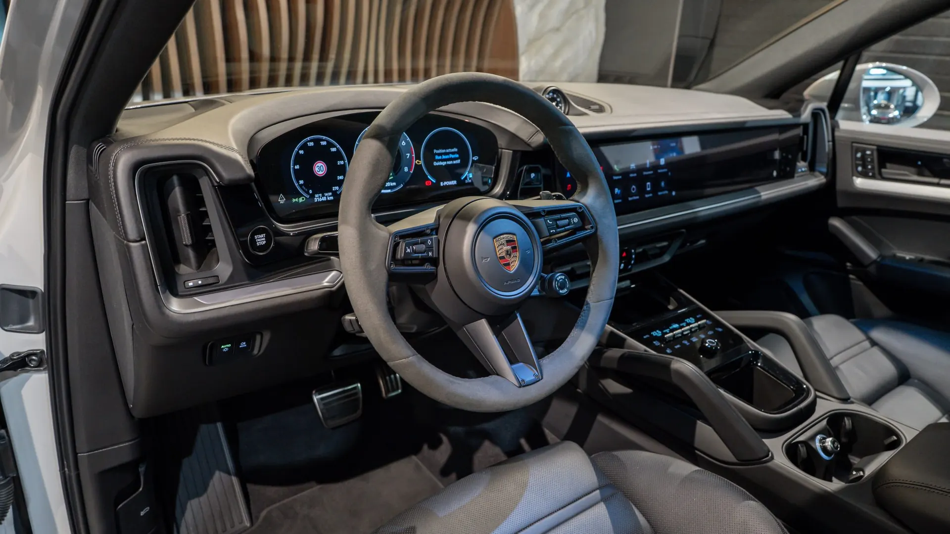 Porsche Cayenne — photo 28