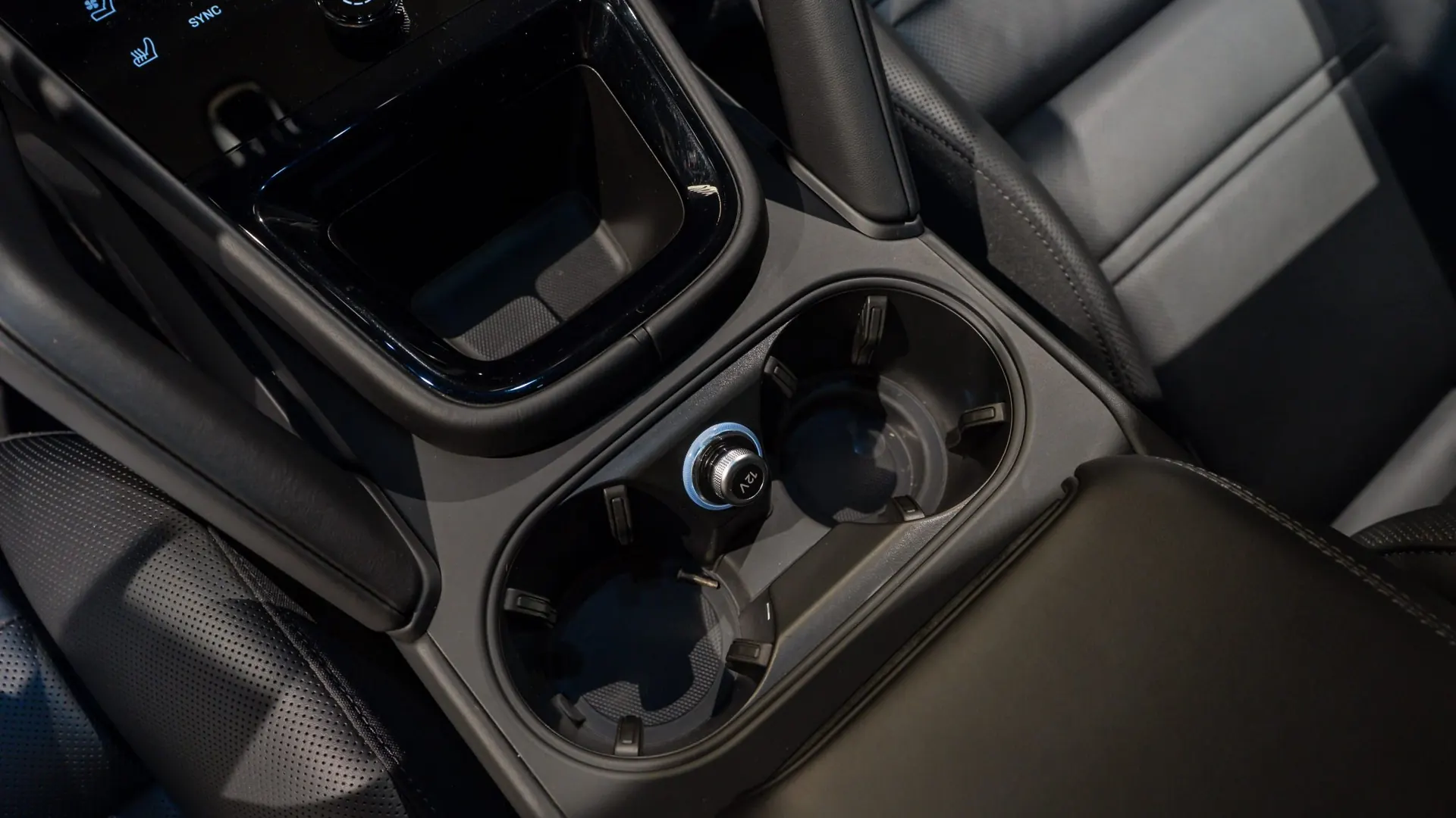 Porsche Cayenne — photo 23