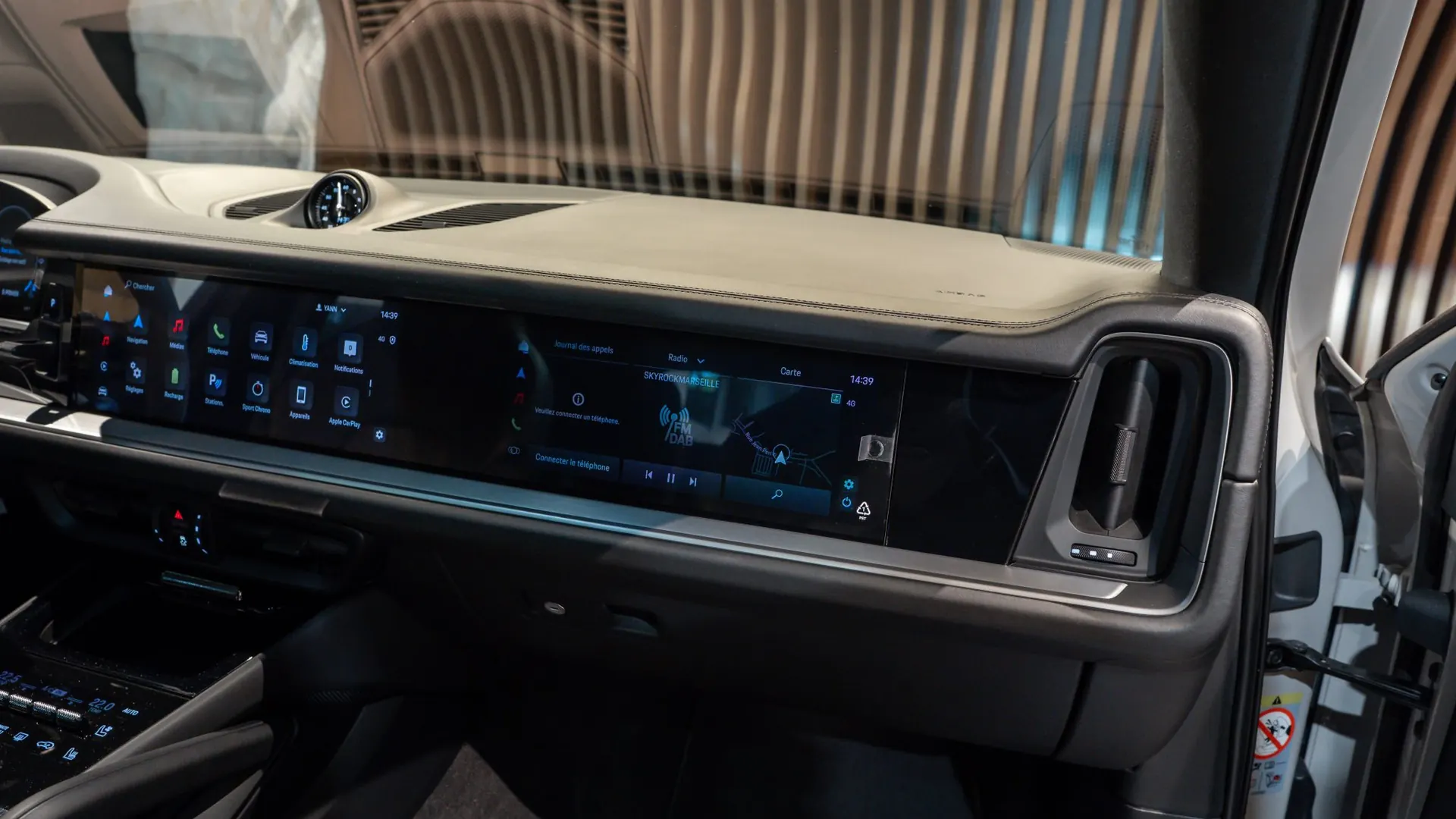Porsche Cayenne — photo 29