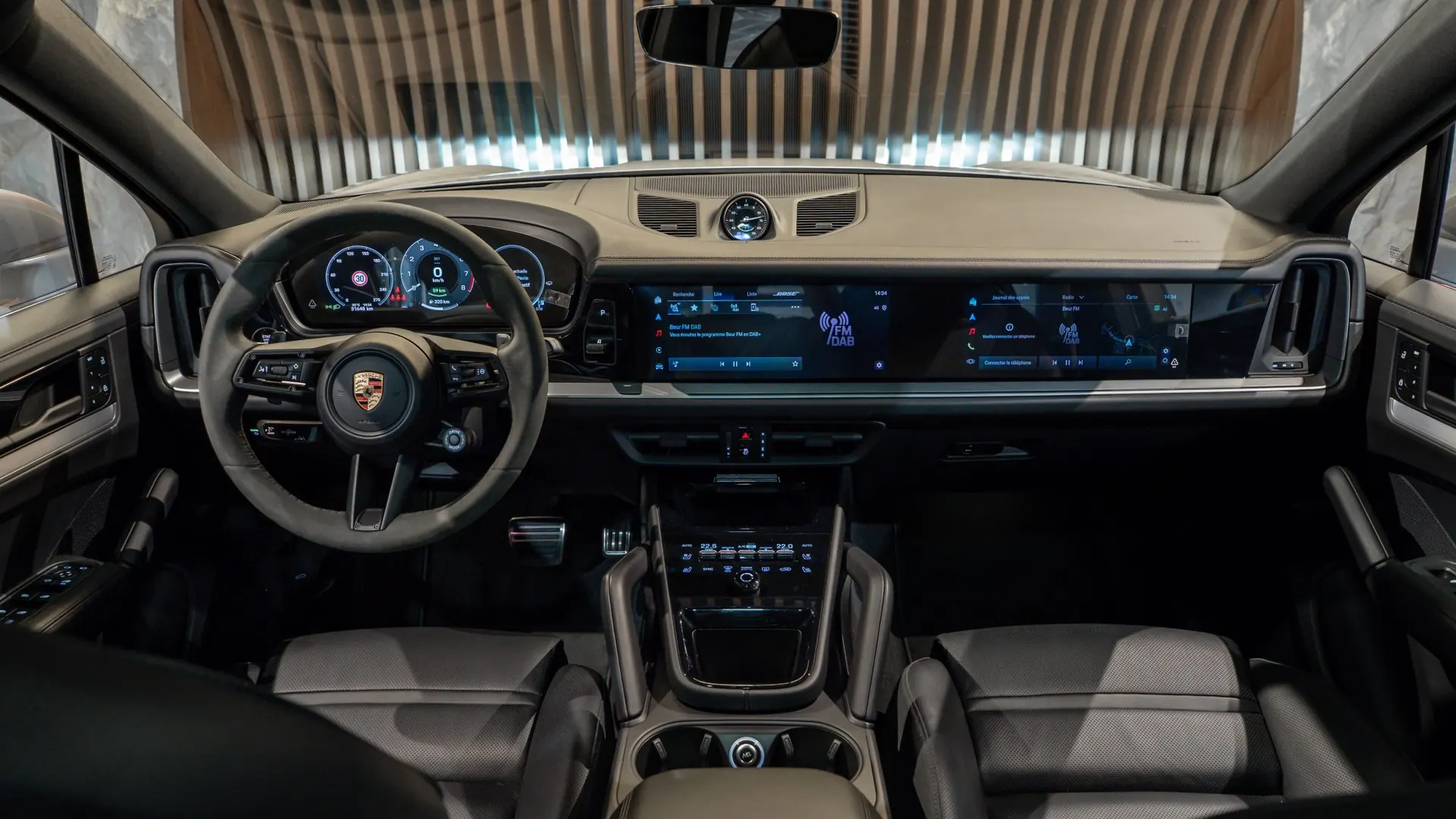 Porsche Cayenne — photo 16