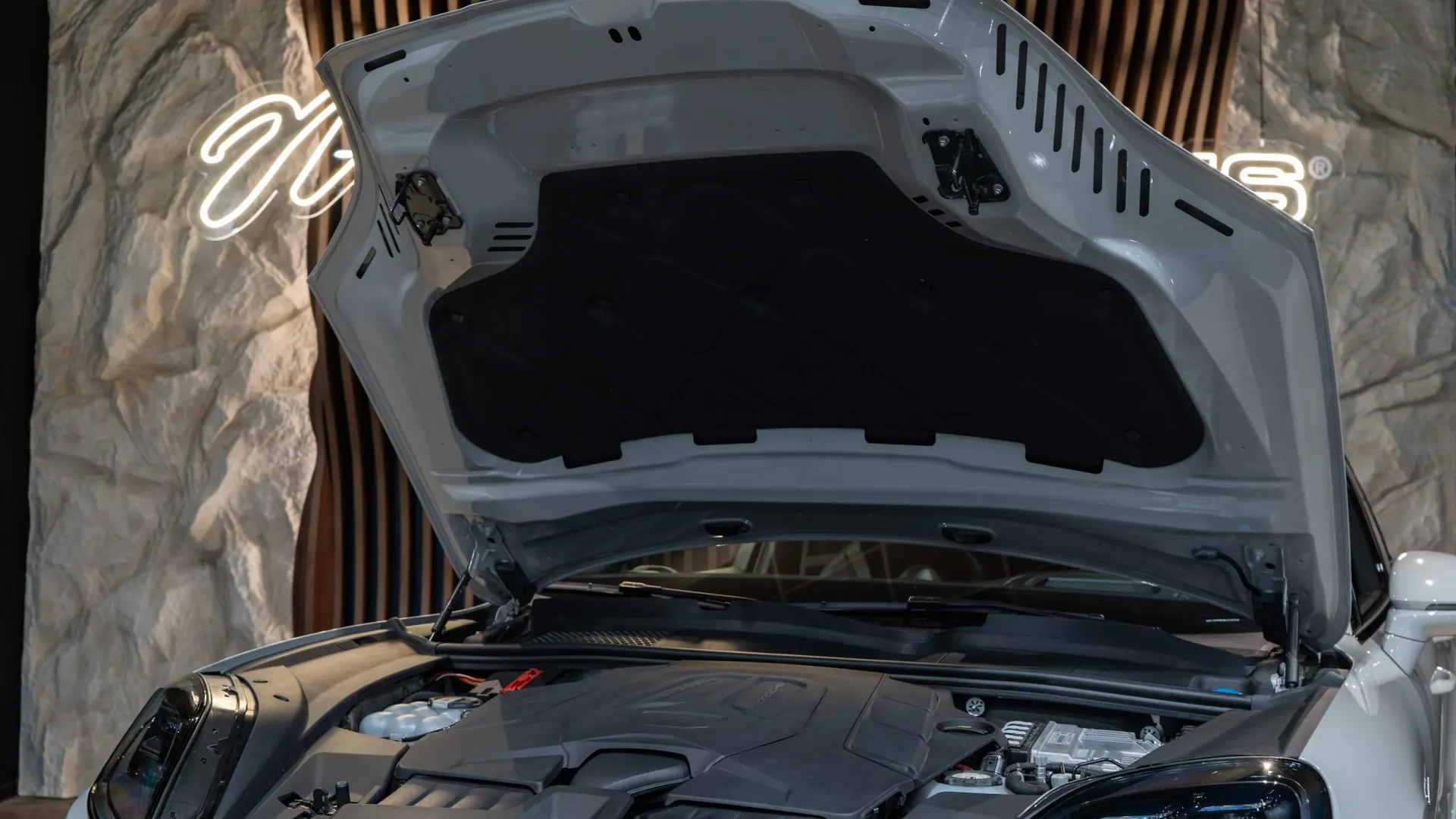 Porsche Cayenne — photo 36