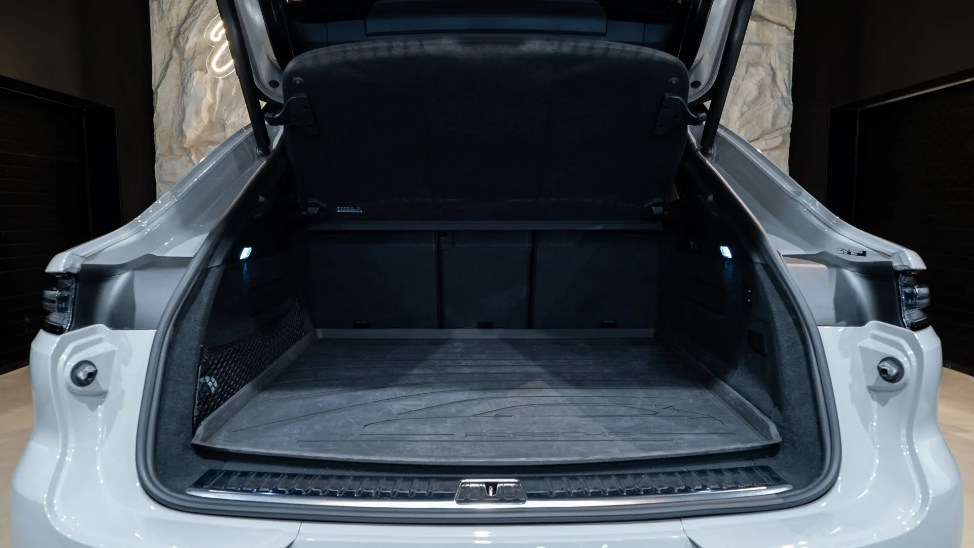Porsche Cayenne — photo 37