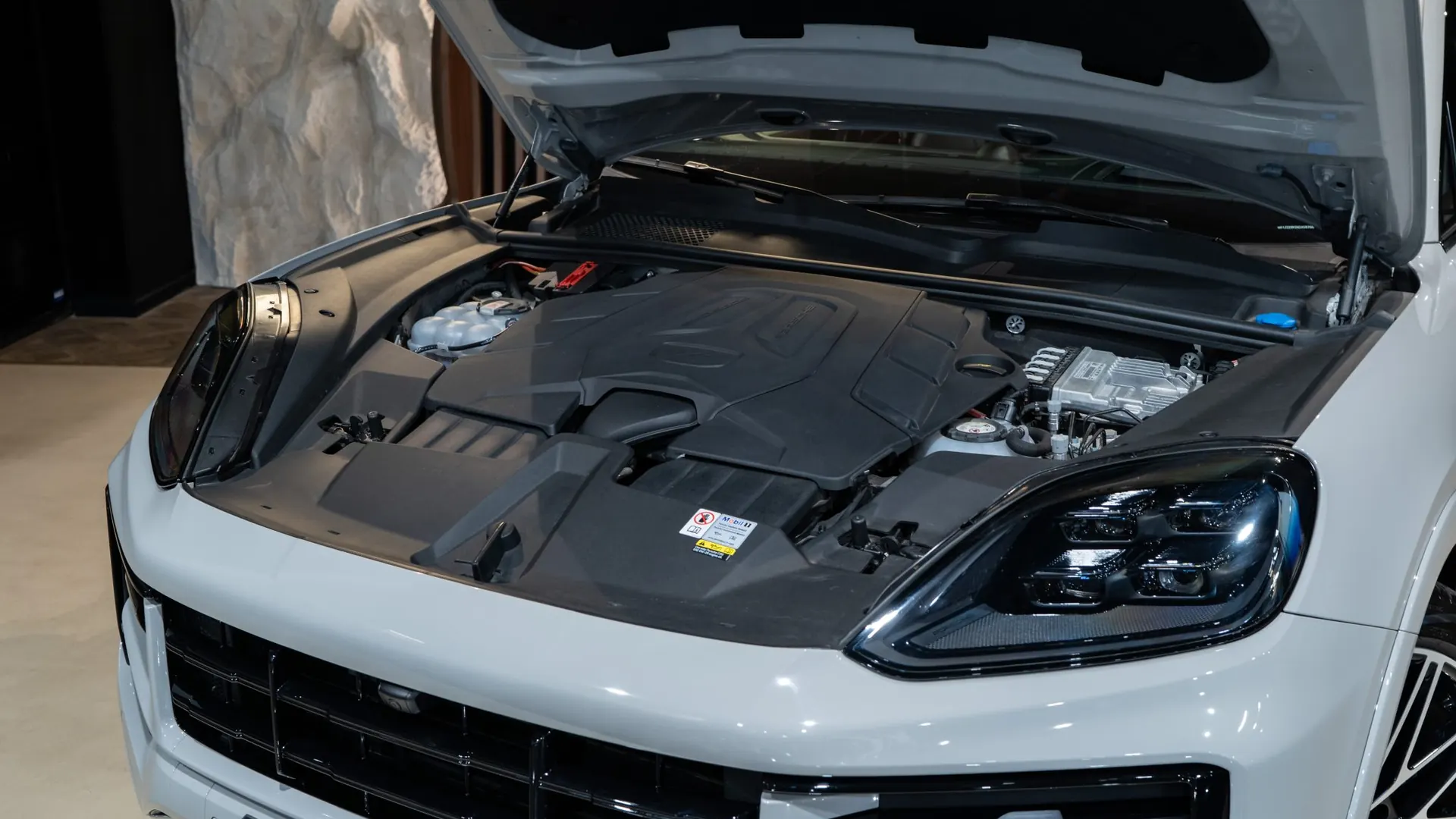 Porsche Cayenne — photo 35