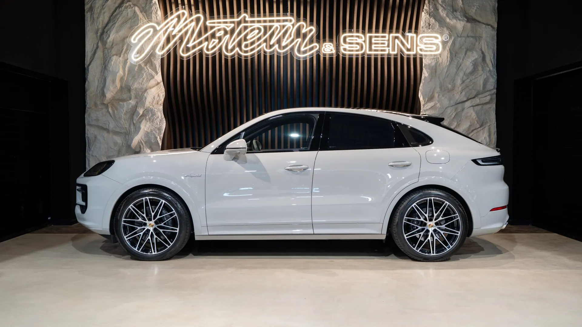 Porsche Cayenne — photo 5