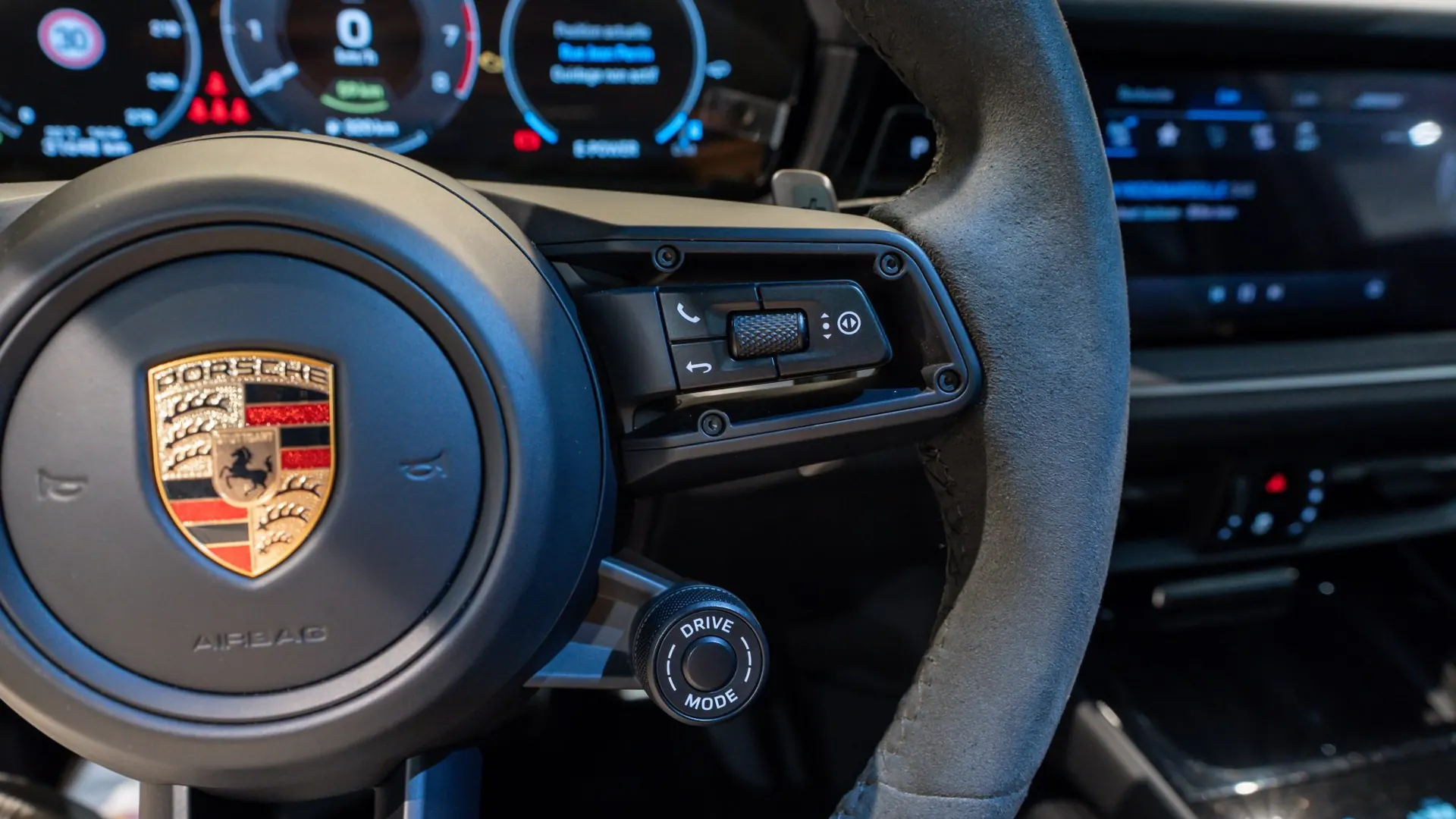 Porsche Cayenne — photo 21