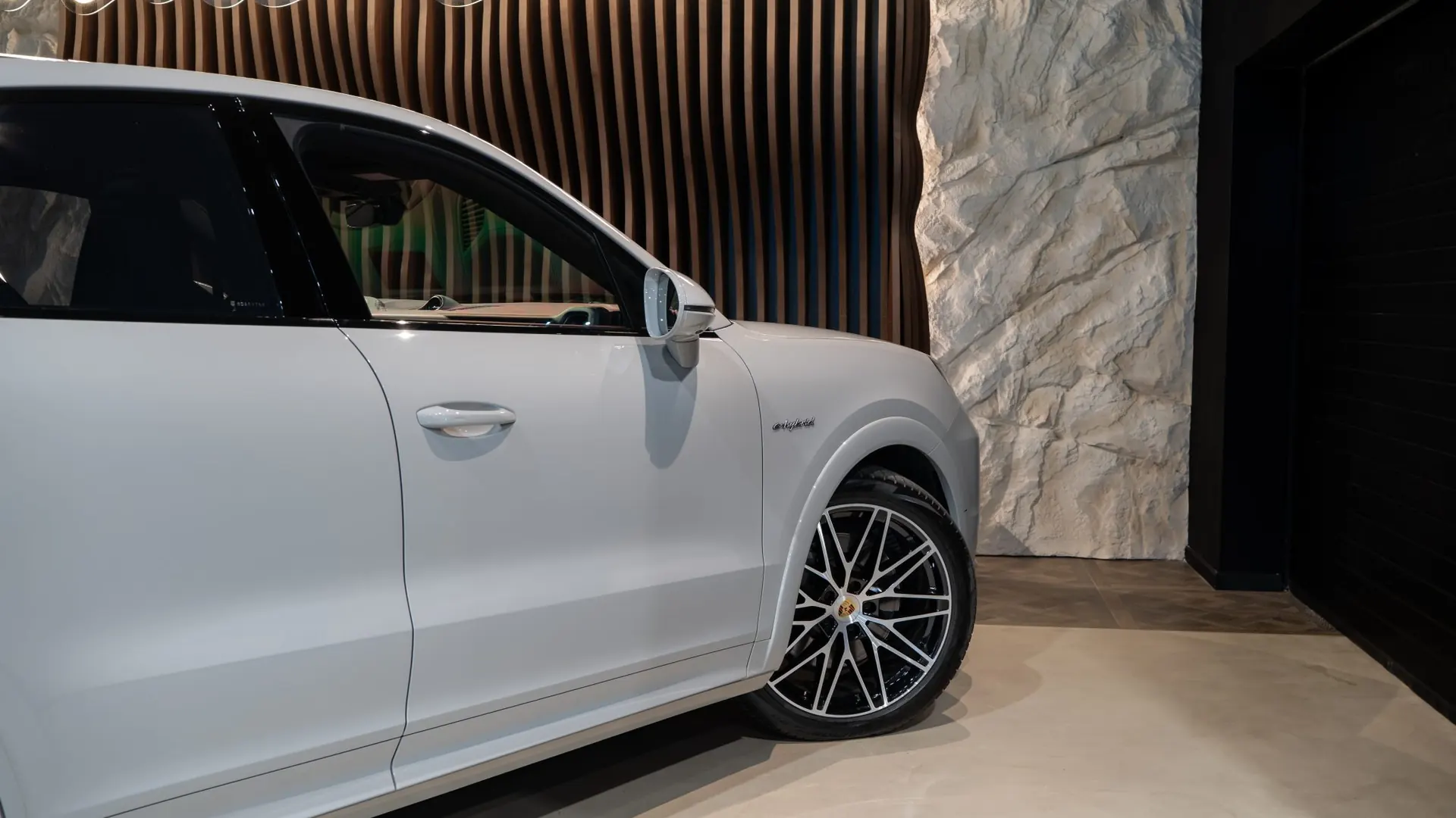 Porsche Cayenne — photo 43