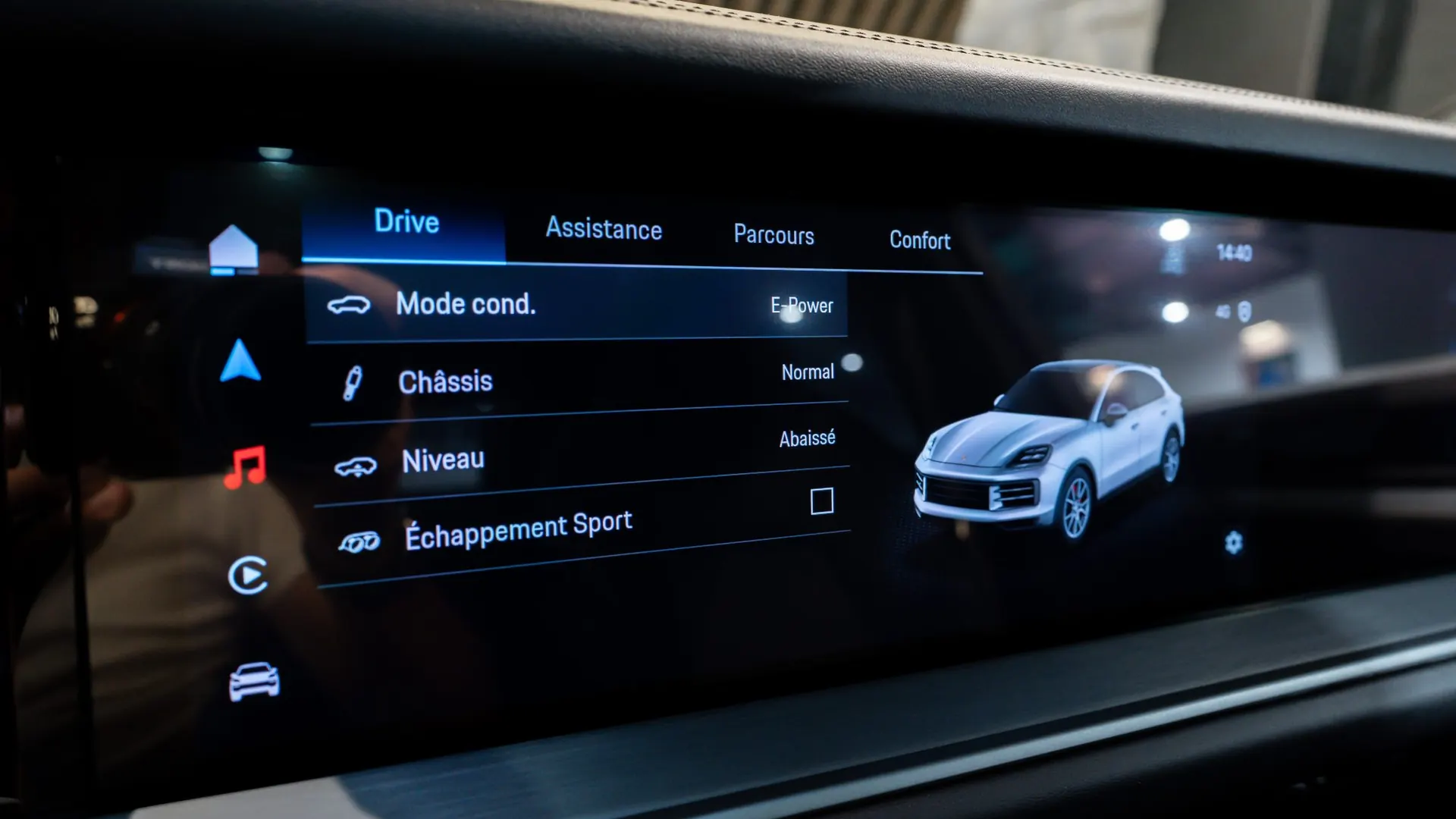 Porsche Cayenne — photo 32