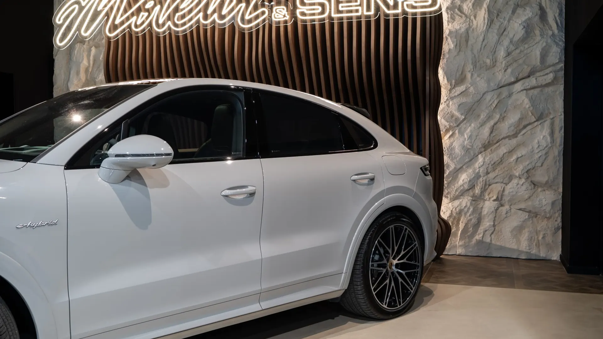 Porsche Cayenne — photo 41