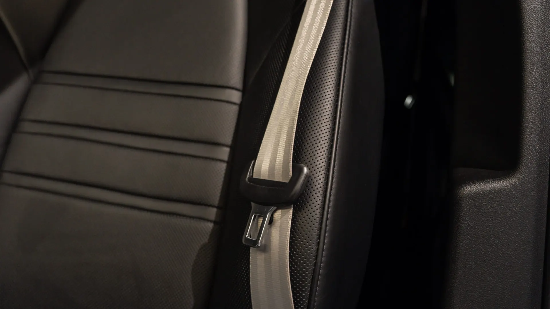 Porsche Cayenne — photo 17