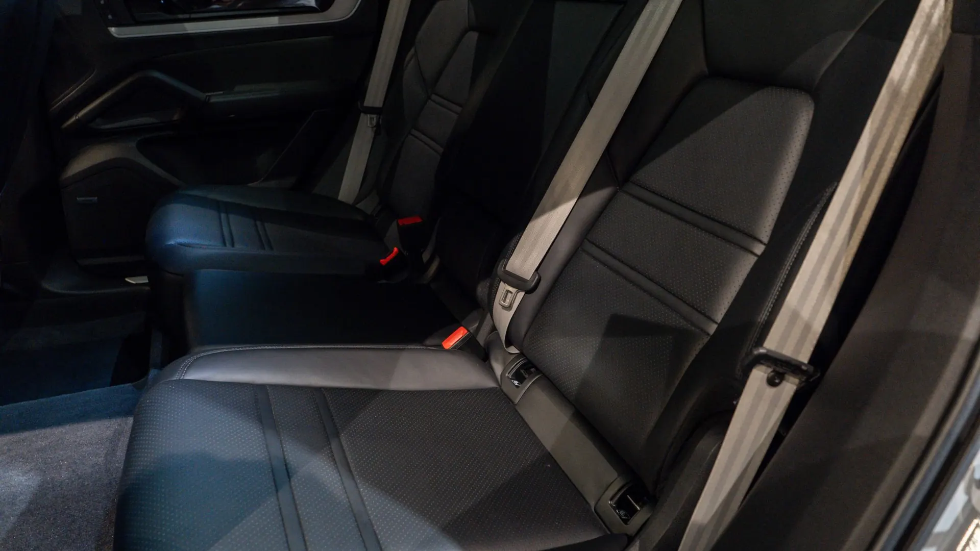 Porsche Cayenne — photo 34