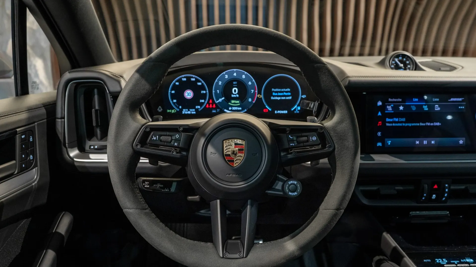 Porsche Cayenne — photo 10