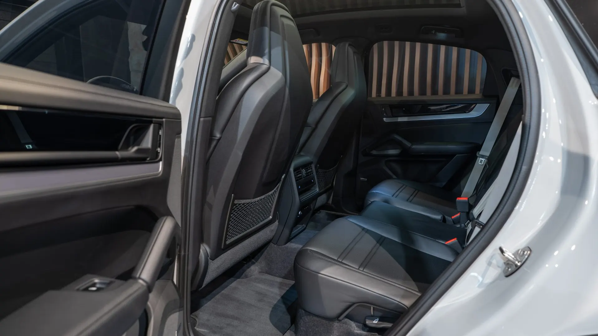 Porsche Cayenne — photo 9