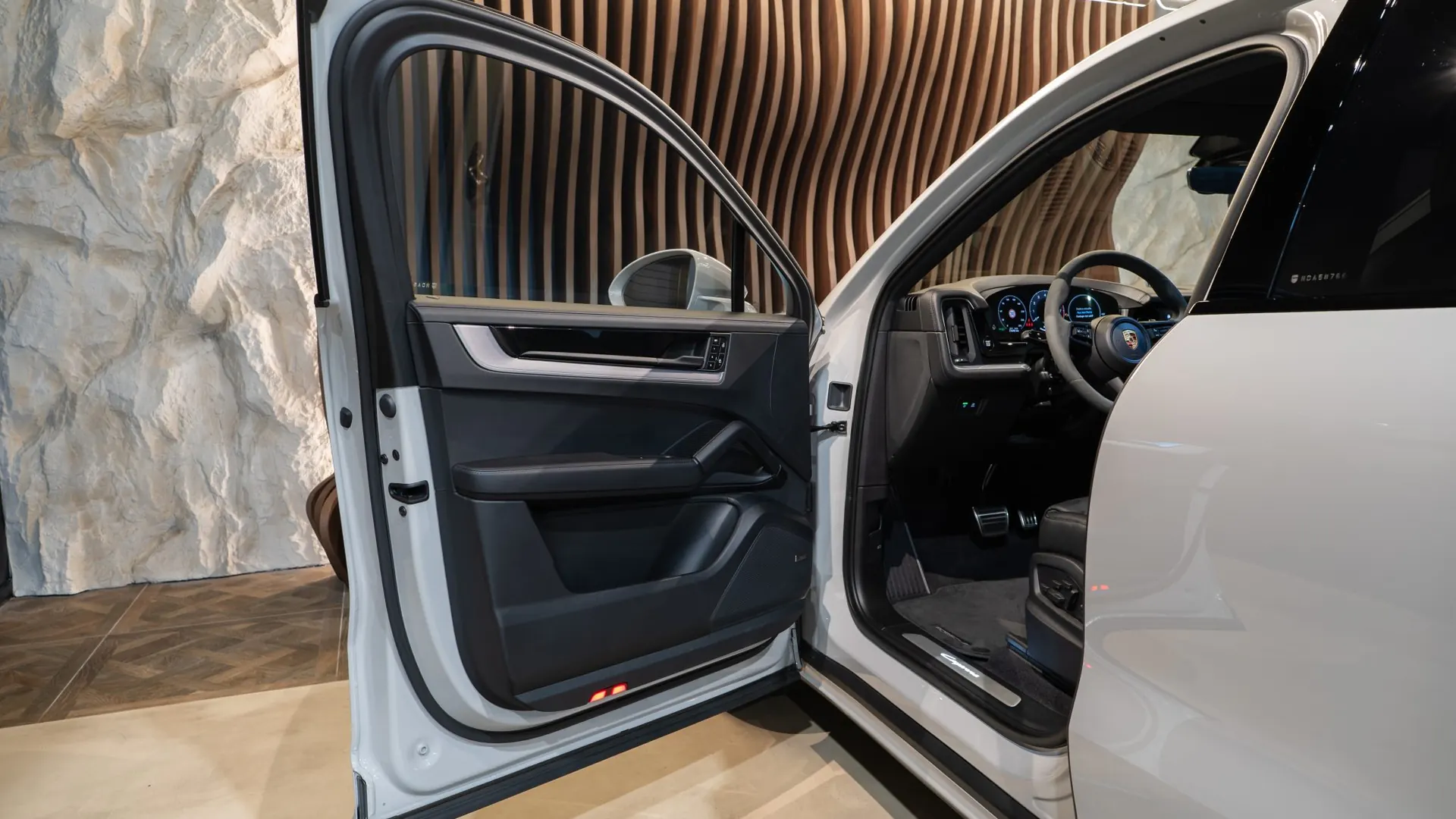 Porsche Cayenne — photo 11