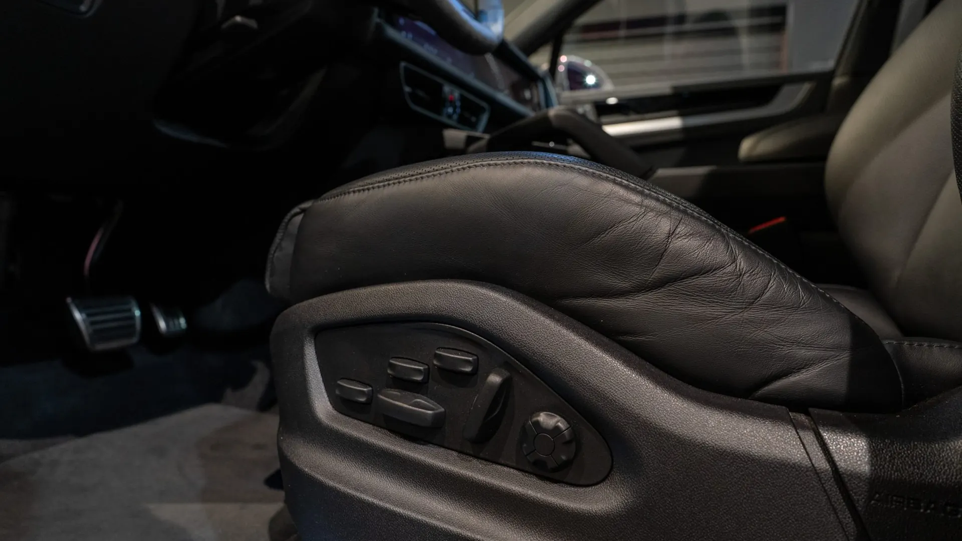 Porsche Cayenne — photo 14