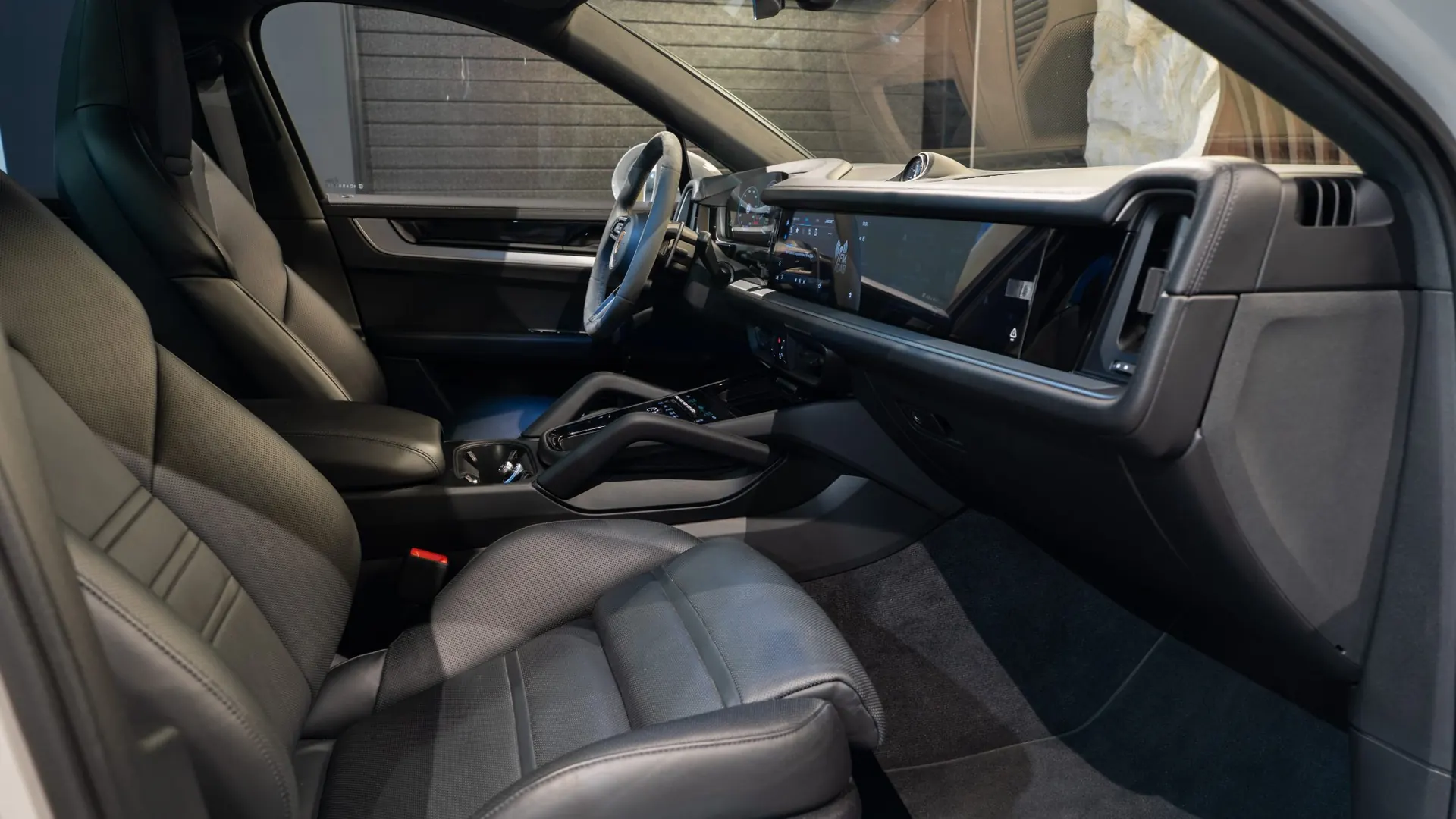 Porsche Cayenne — photo 12