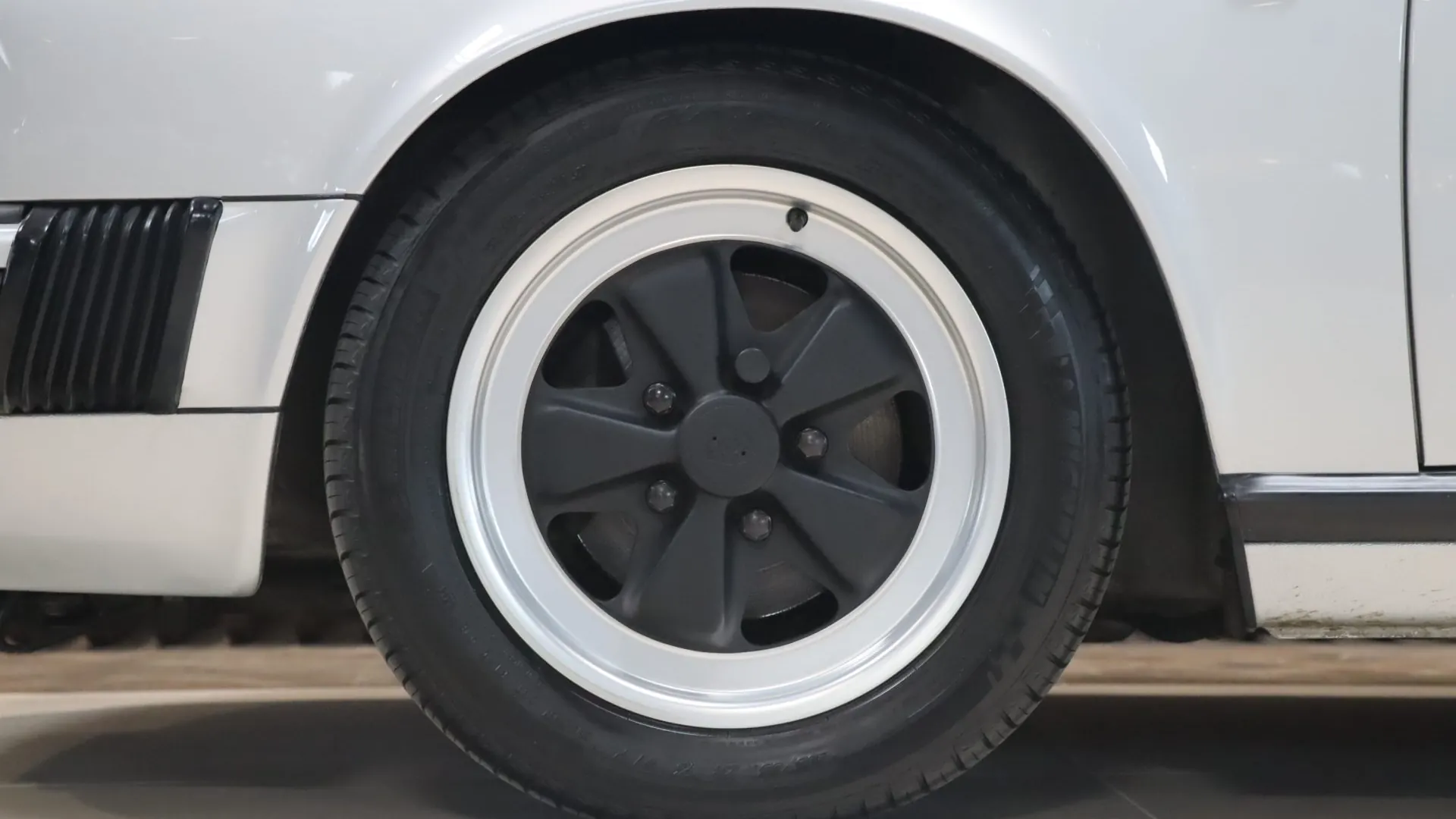Porsche 911 — photo 30