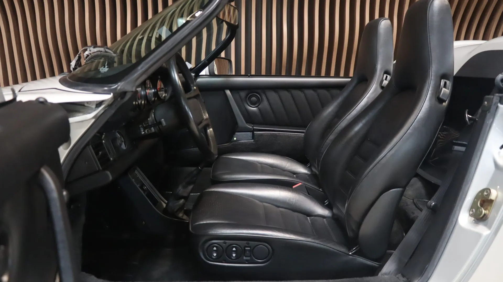 Porsche 911 — photo 8